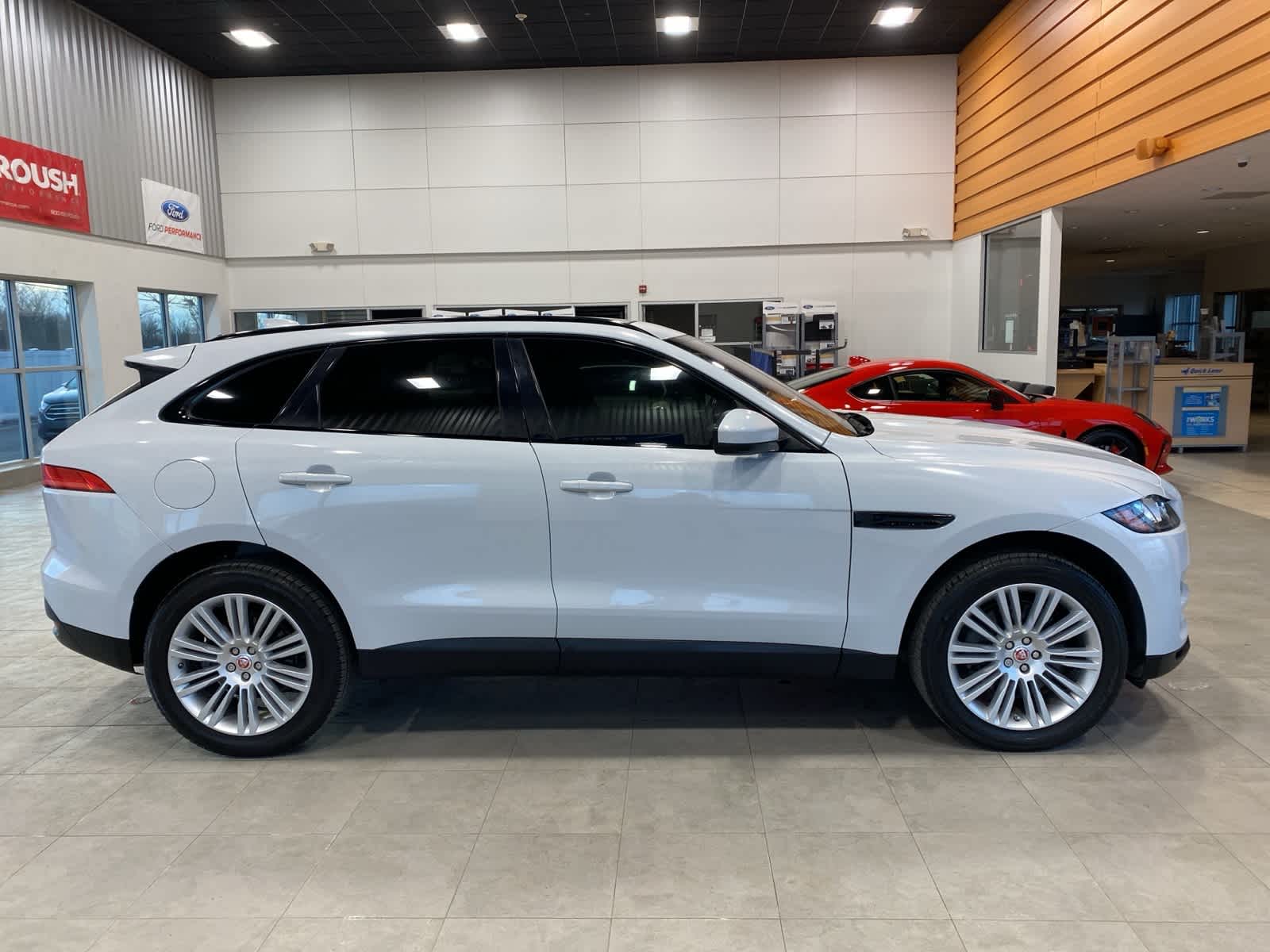 Thumbnail: 2017 Jaguar F-Pace - 6