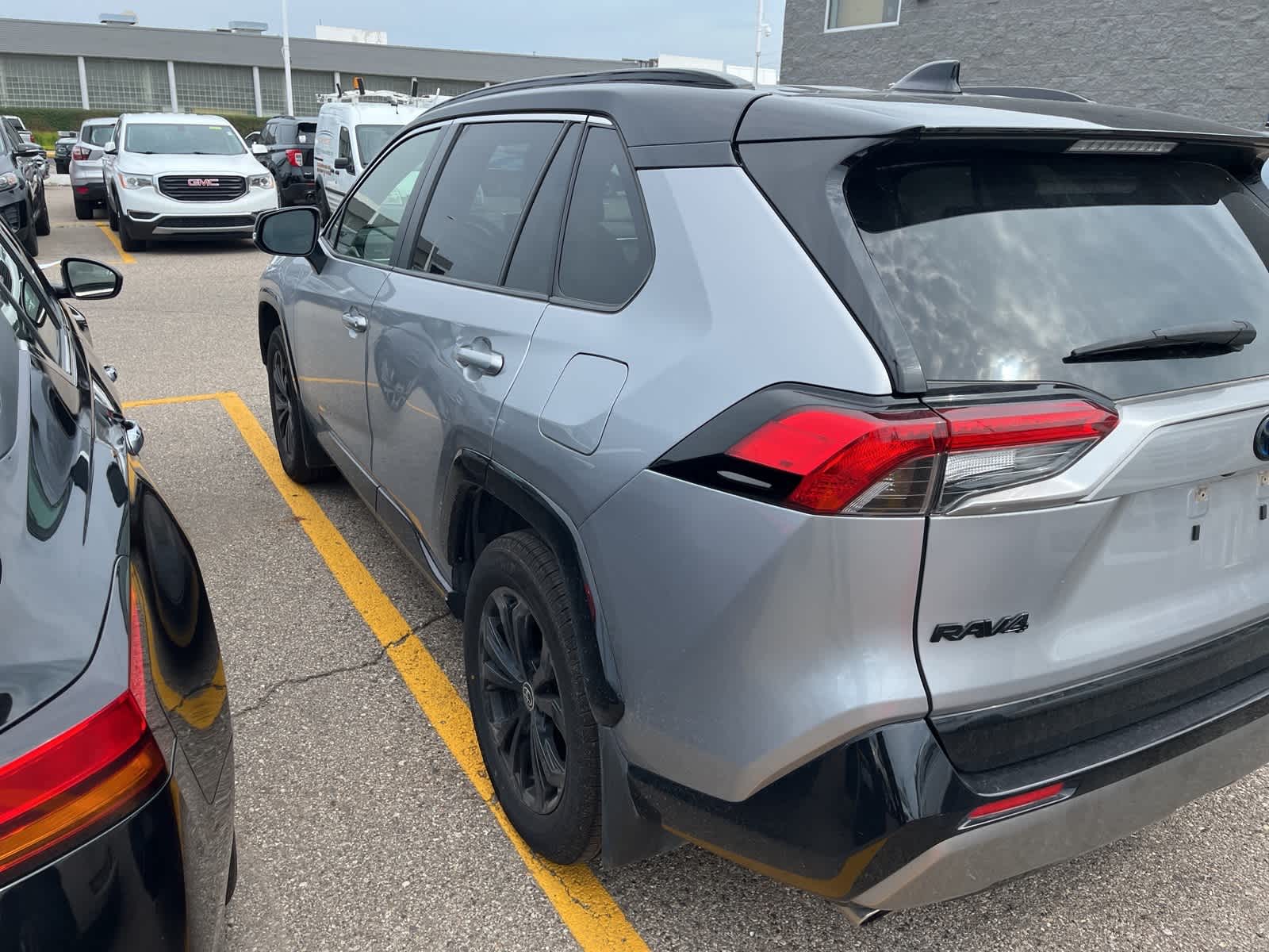 Thumbnail: 2022 Toyota RAV4 - 10