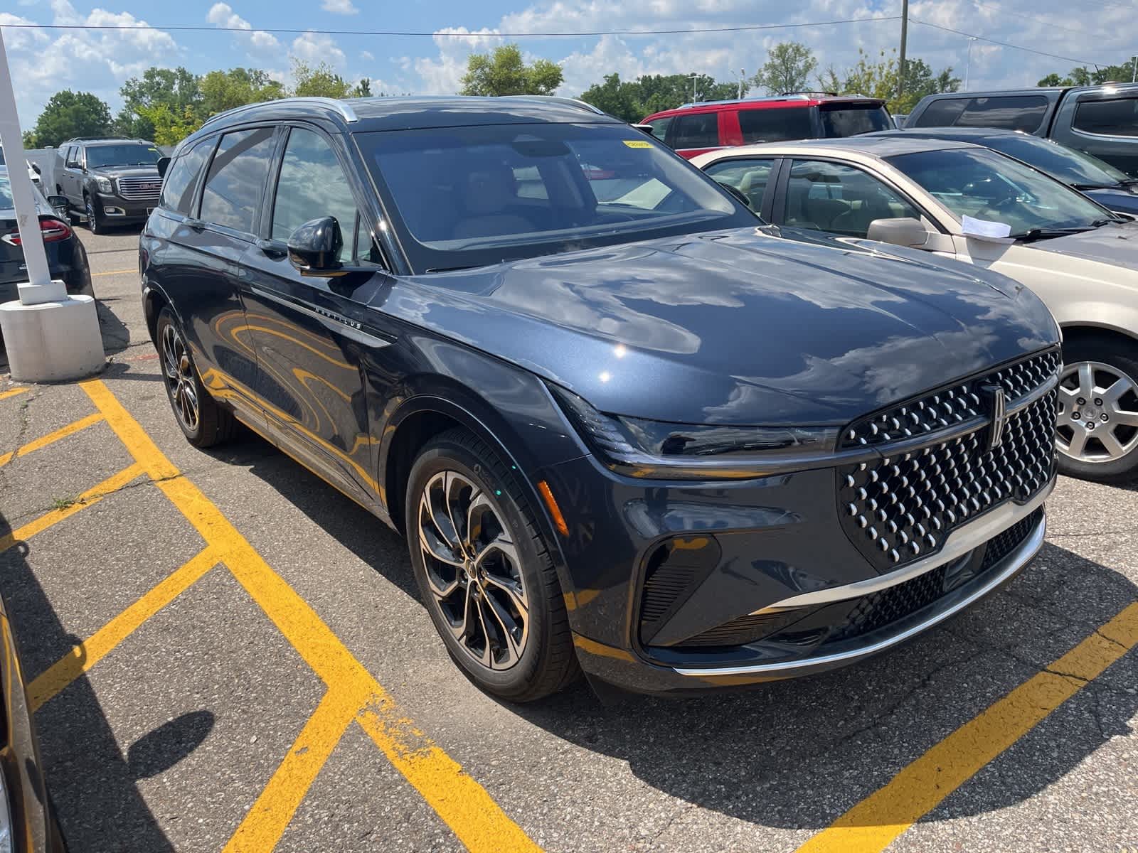 Thumbnail: 2024 Lincoln Nautilus - 18