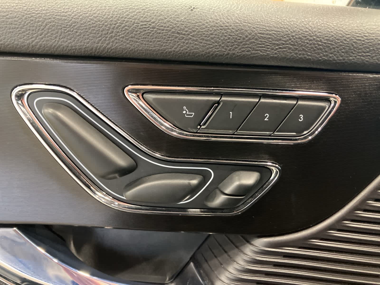 Thumbnail: 2022 Lincoln Corsair - 13