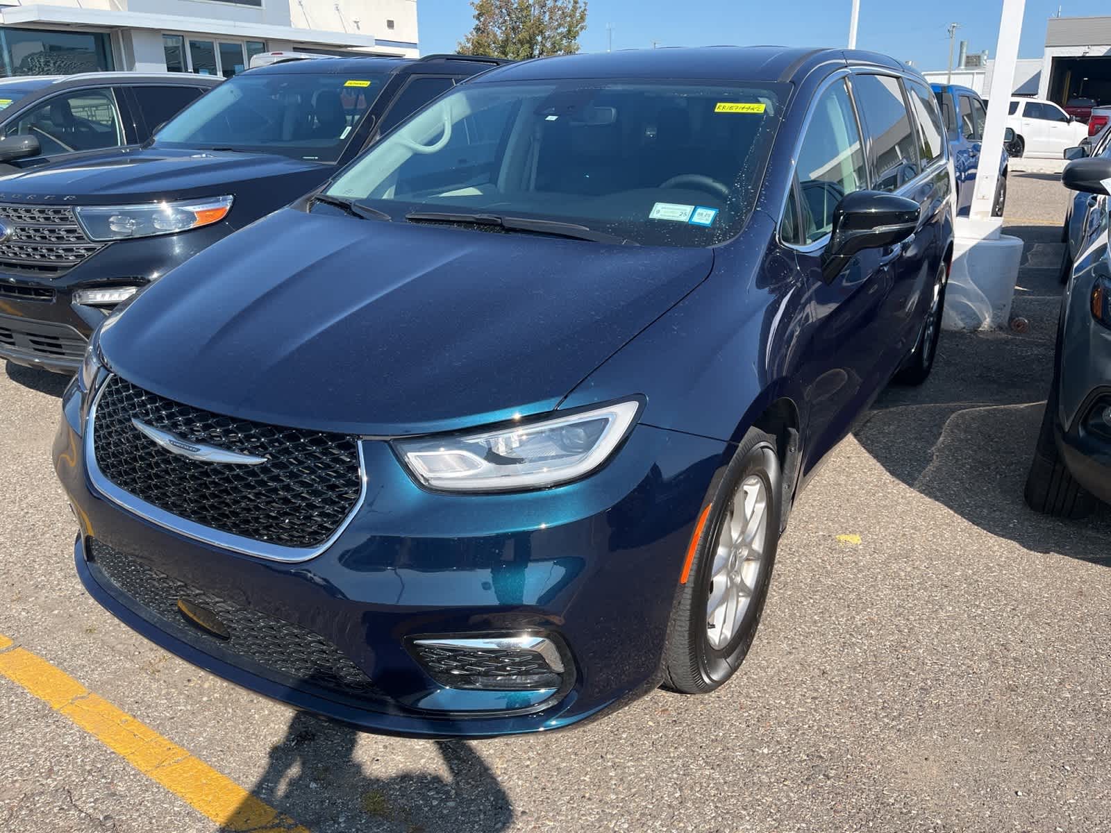 Thumbnail: 2024 Chrysler Pacifica - 3