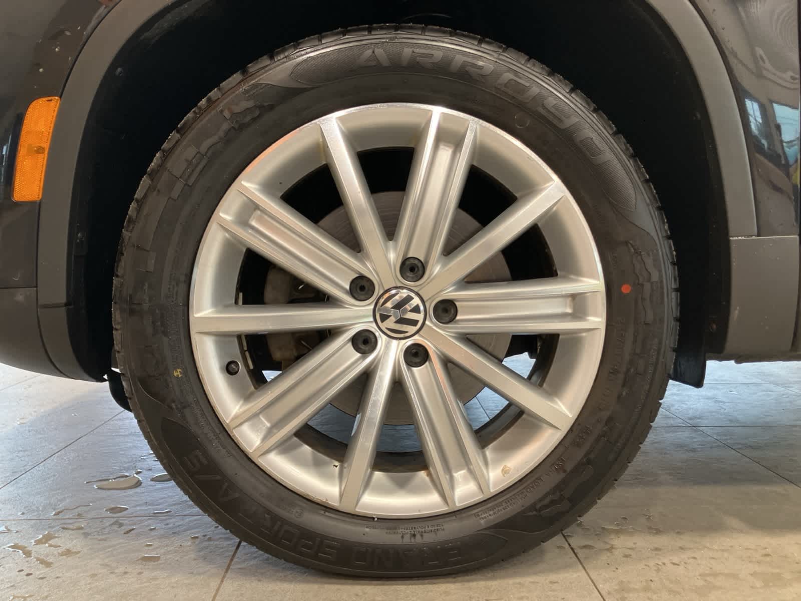 Thumbnail: 2013 Volkswagen Tiguan - 9