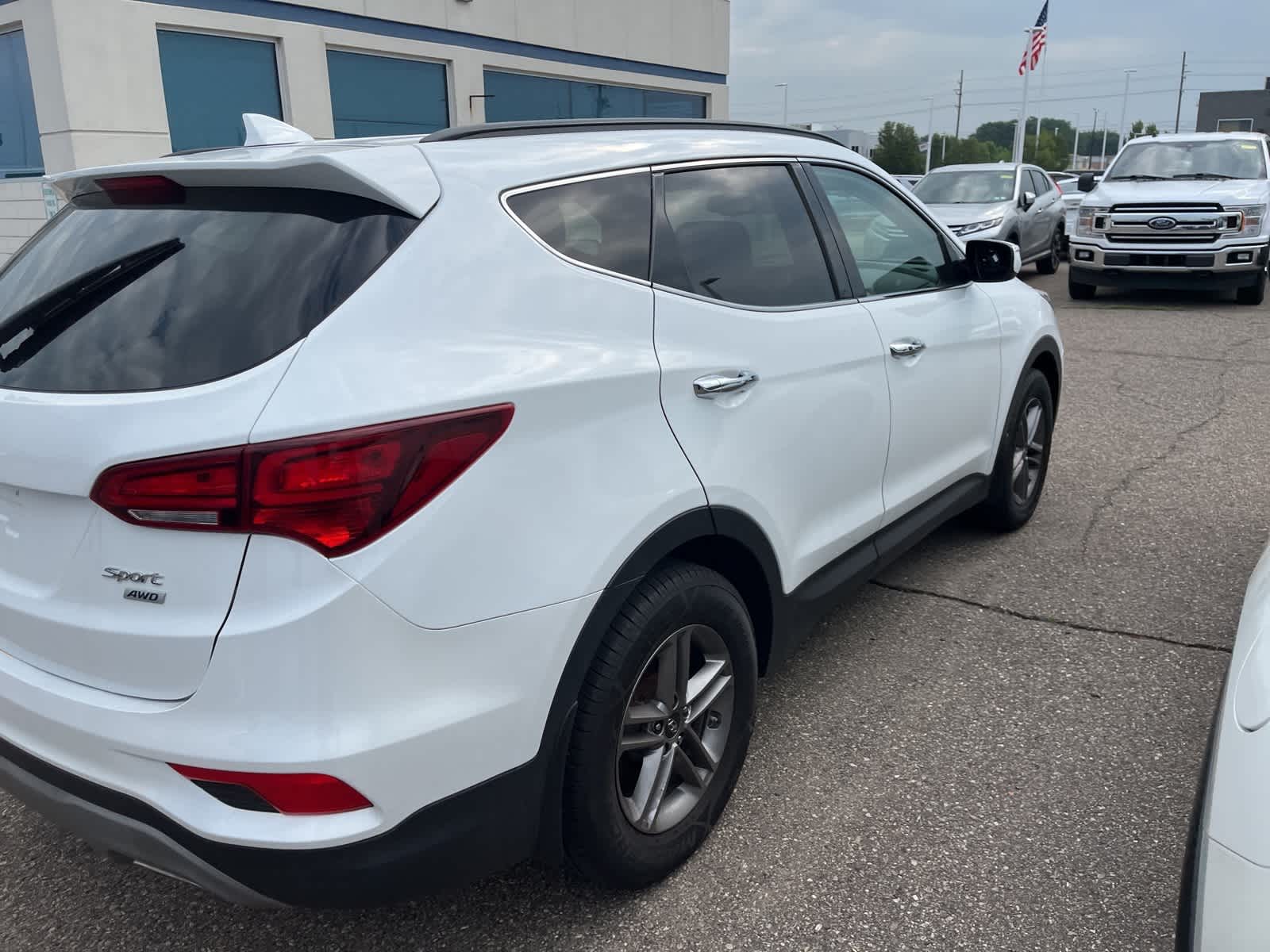 Thumbnail: 2018 Hyundai Santa Fe - 12
