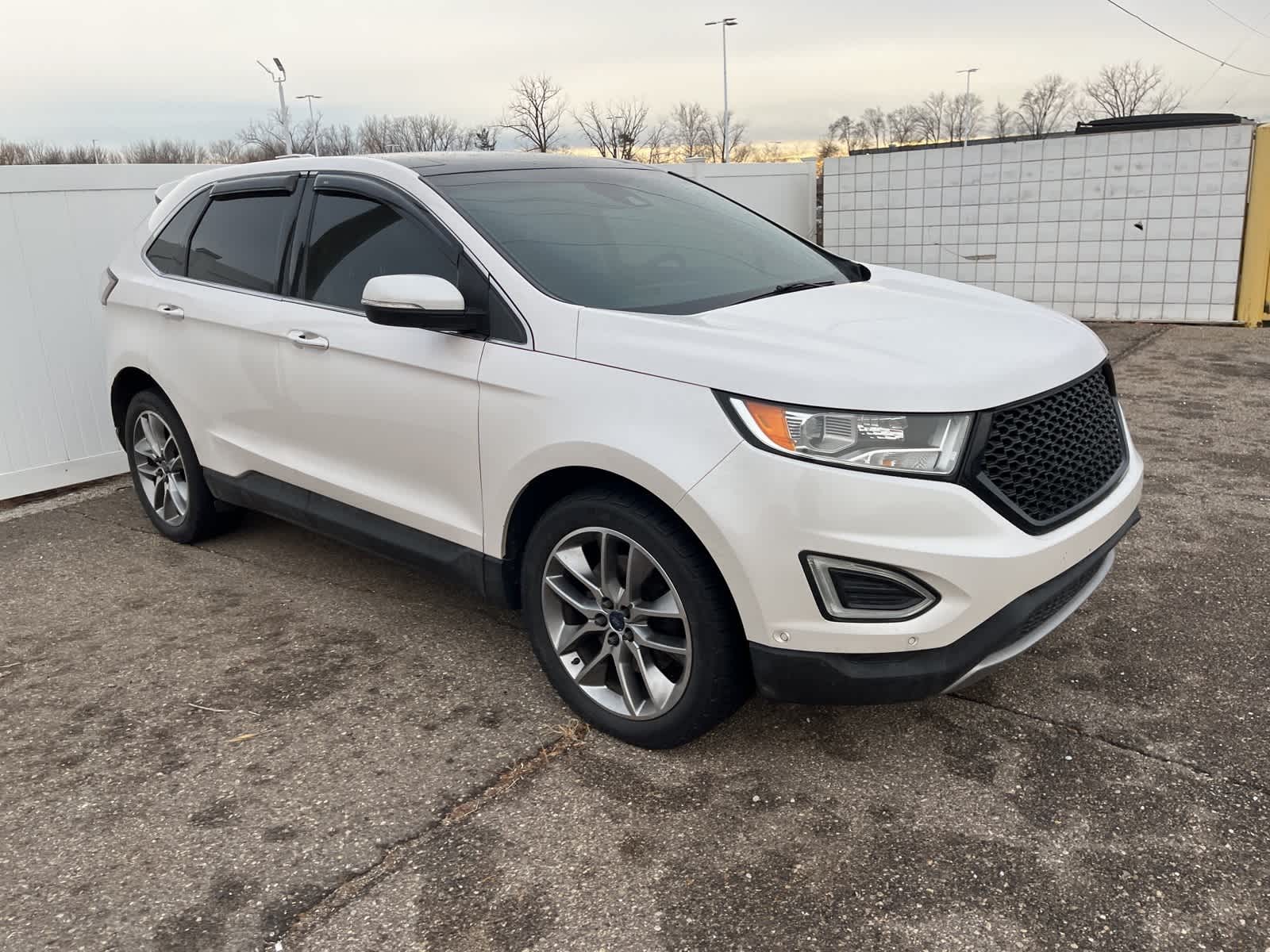 Thumbnail: 2016 Ford Edge - 18