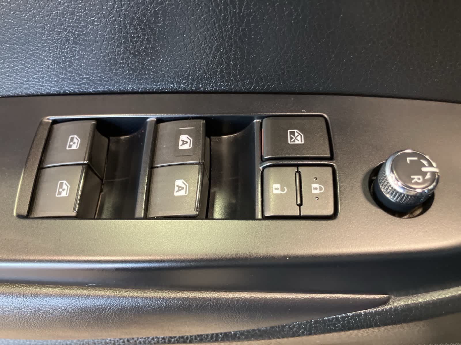 Thumbnail: 2018 Toyota Highlander - 12