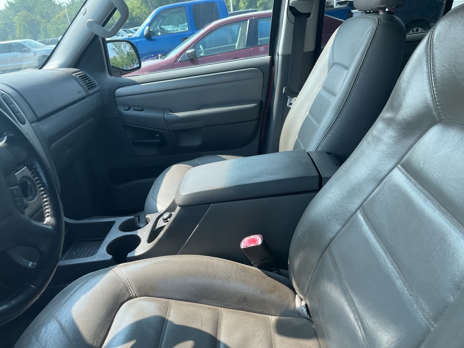 Thumbnail: 2004 Ford Explorer - 20