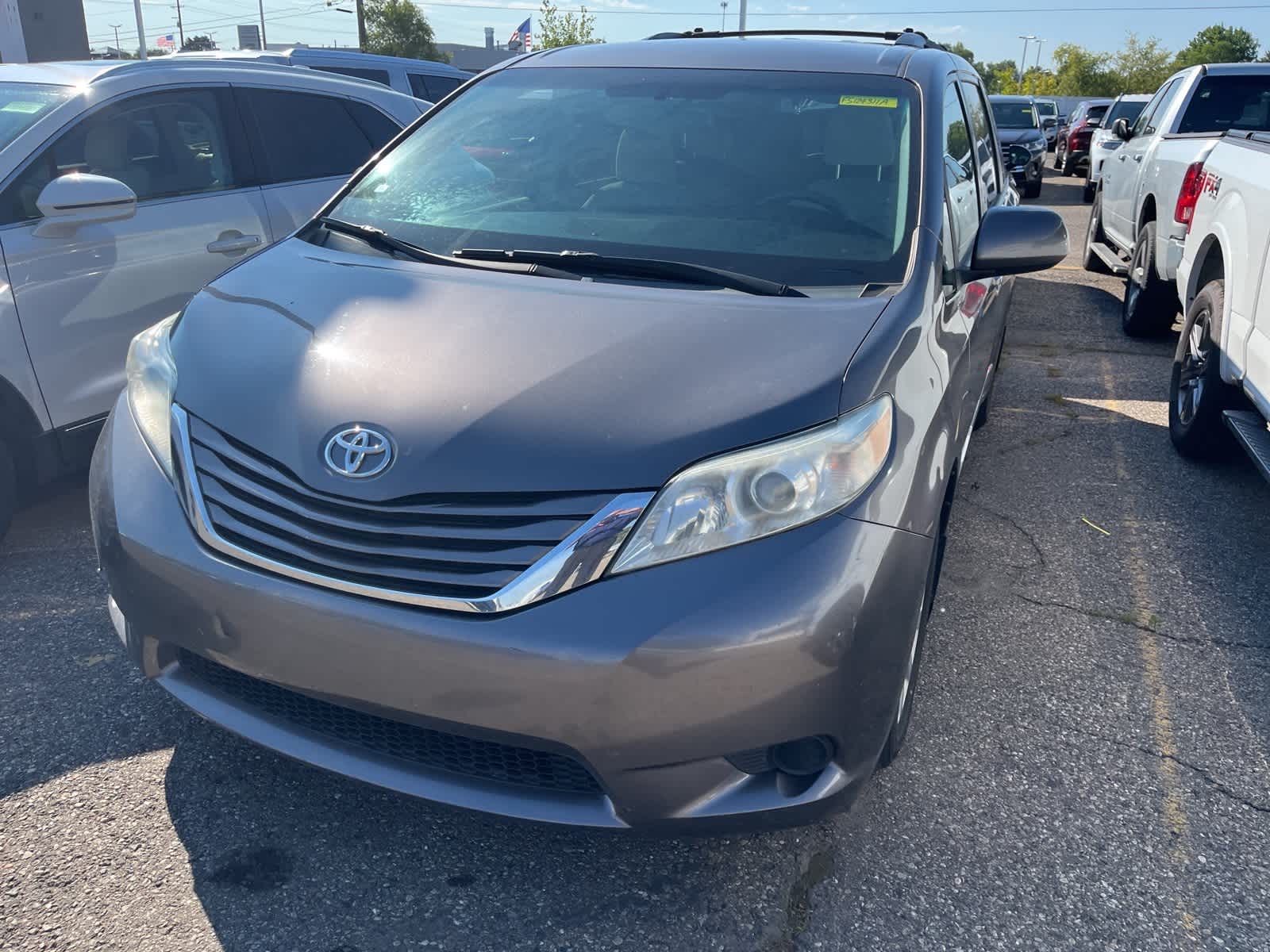 Thumbnail: 2015 Toyota Sienna - 3