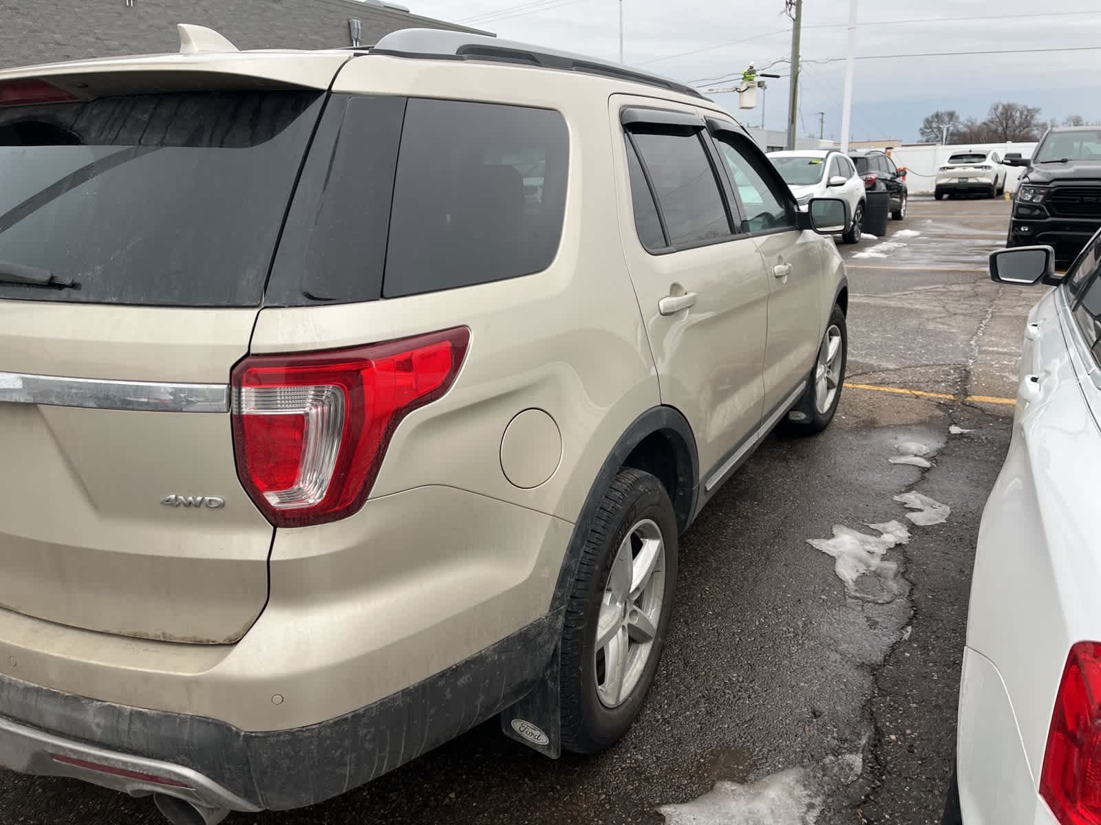 Thumbnail: 2017 Ford Explorer - 14