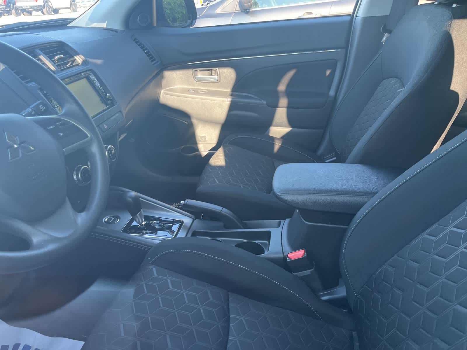 Thumbnail: 2024 Mitsubishi Outlander Sport - 25
