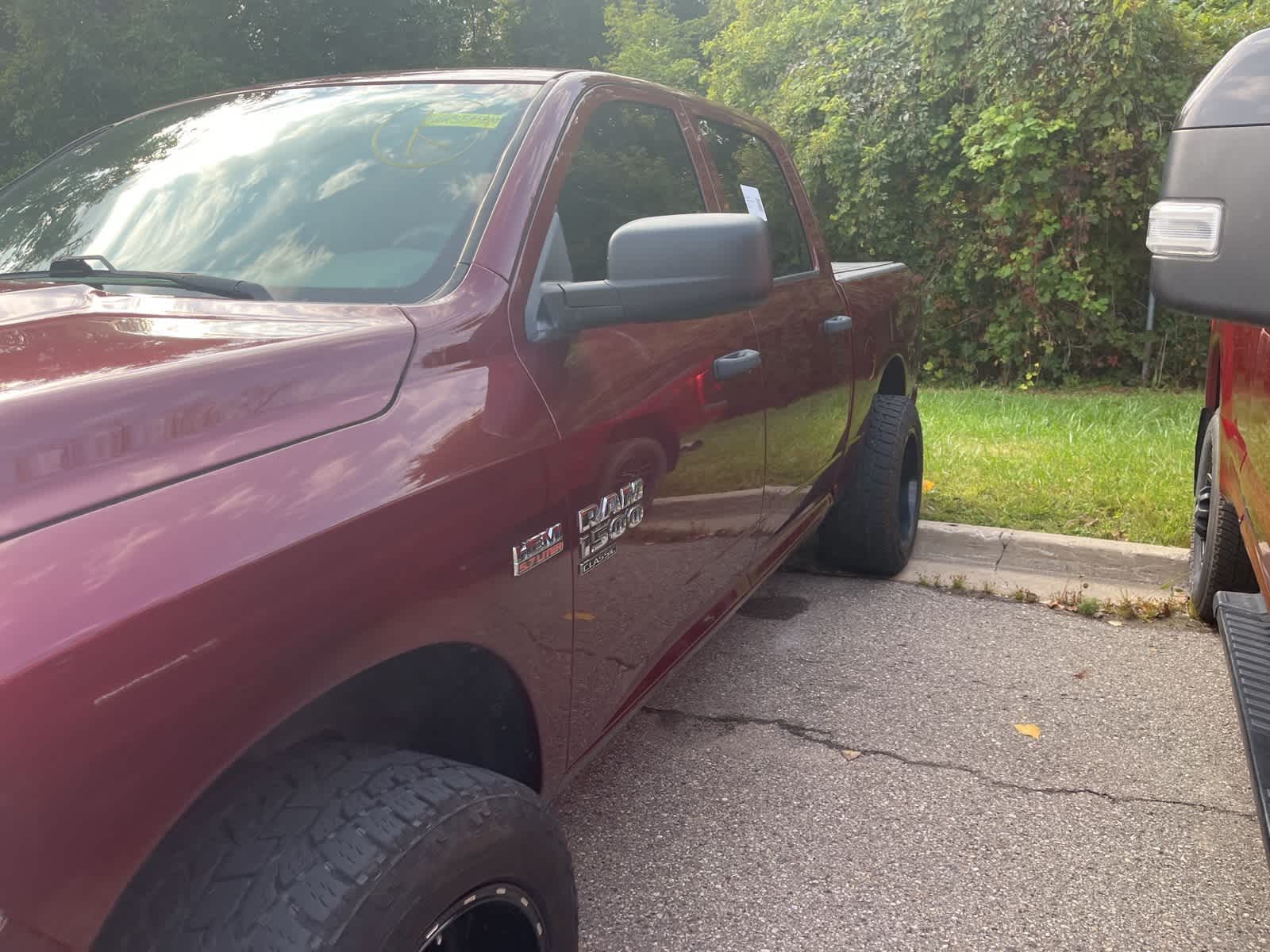 Thumbnail: 2019 RAM 1500 Classic - 6