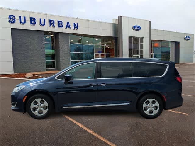 2017 Chrysler Pacifica Touring-L 2