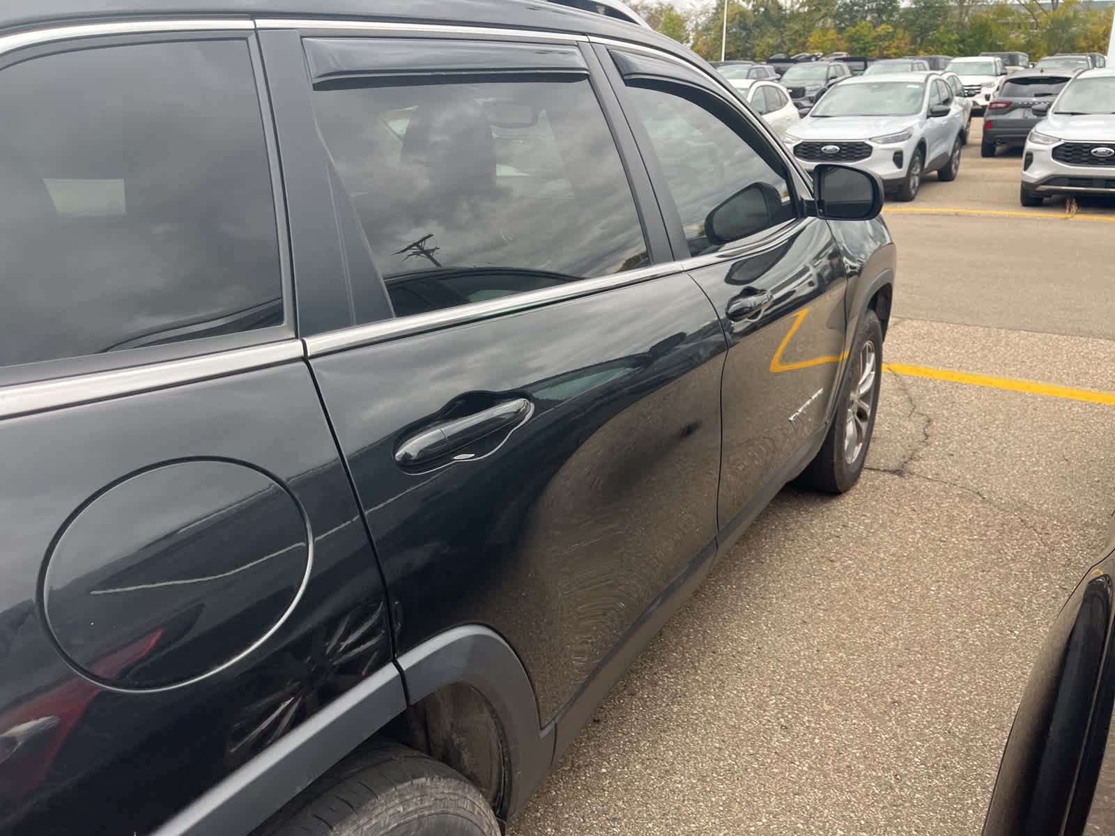 Thumbnail: 2019 Jeep Cherokee - 15
