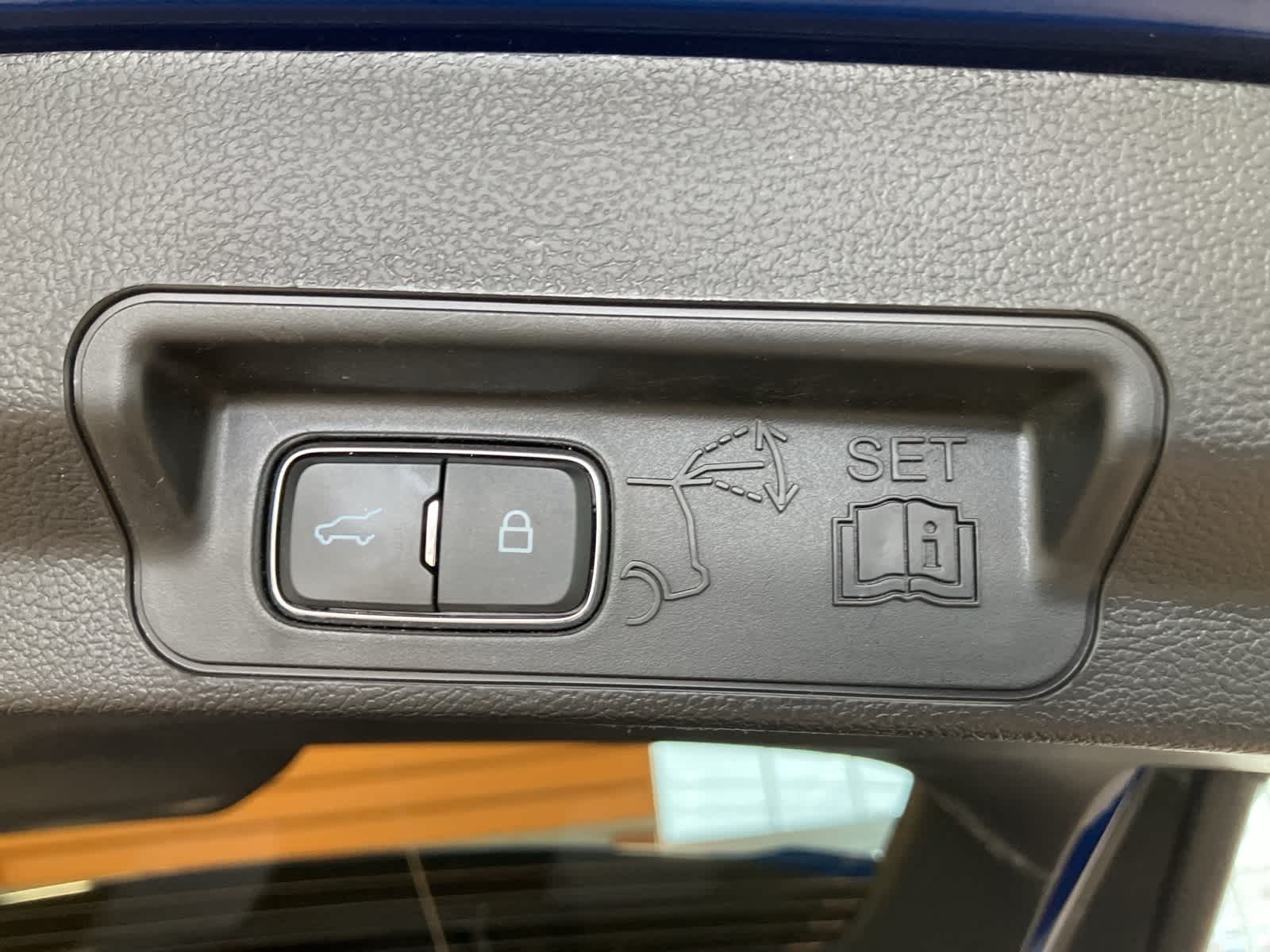 Thumbnail: 2022 Ford Explorer - 28