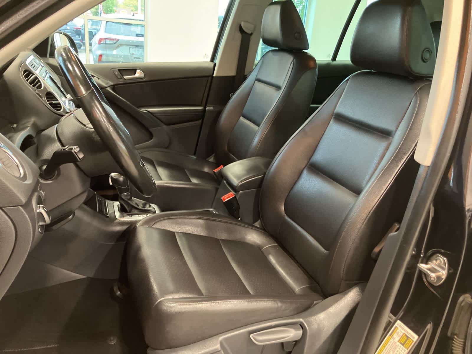 Thumbnail: 2013 Volkswagen Tiguan - 10