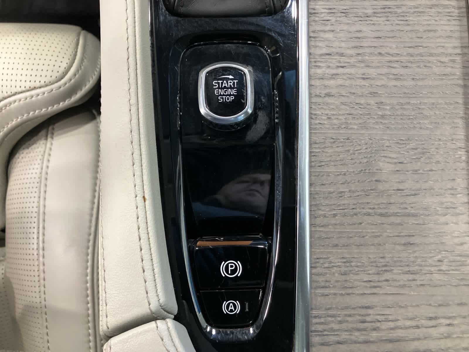 Thumbnail: 2022 Volvo XC90 - 17