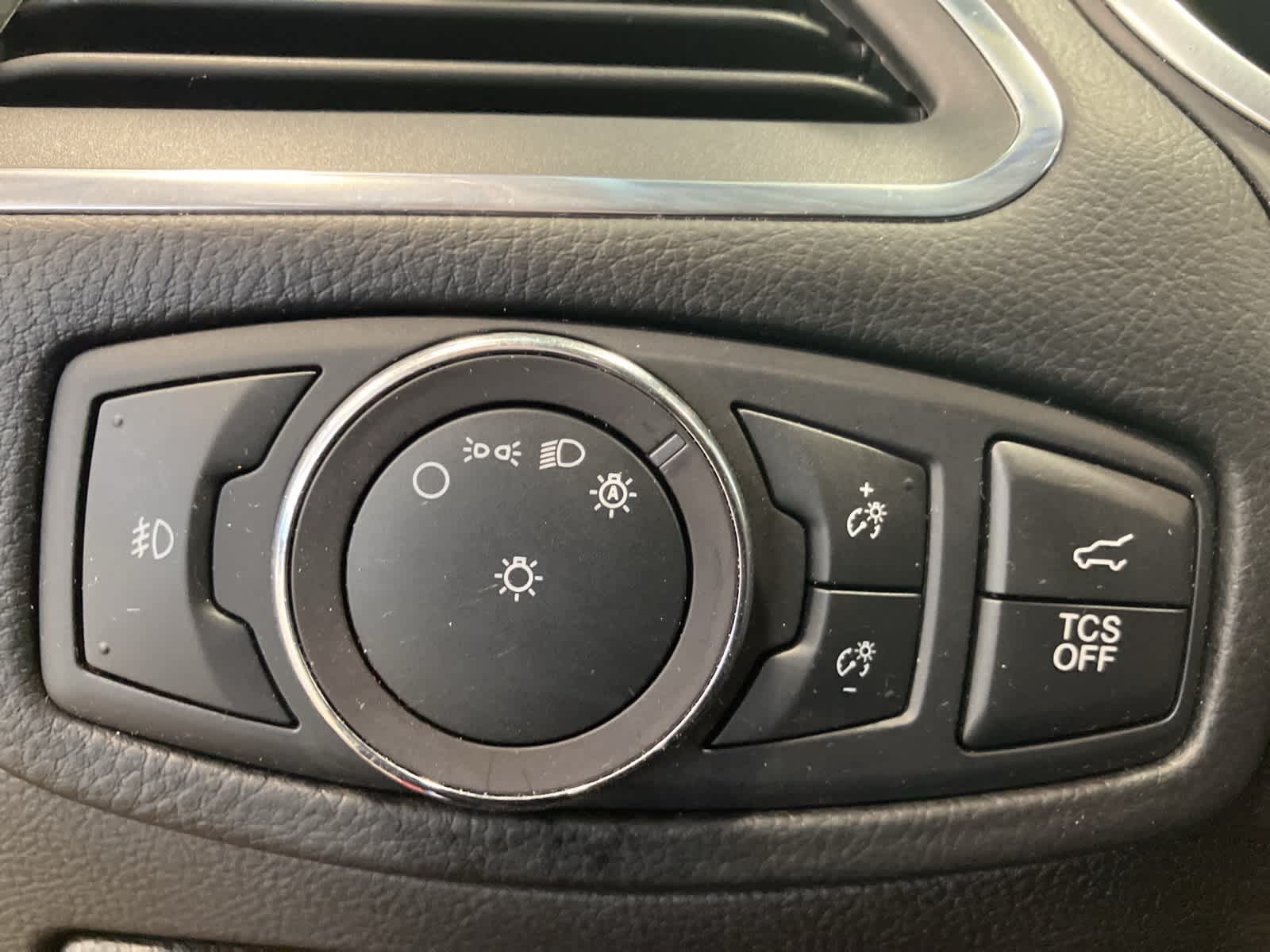 Thumbnail: 2019 Ford Edge - 15