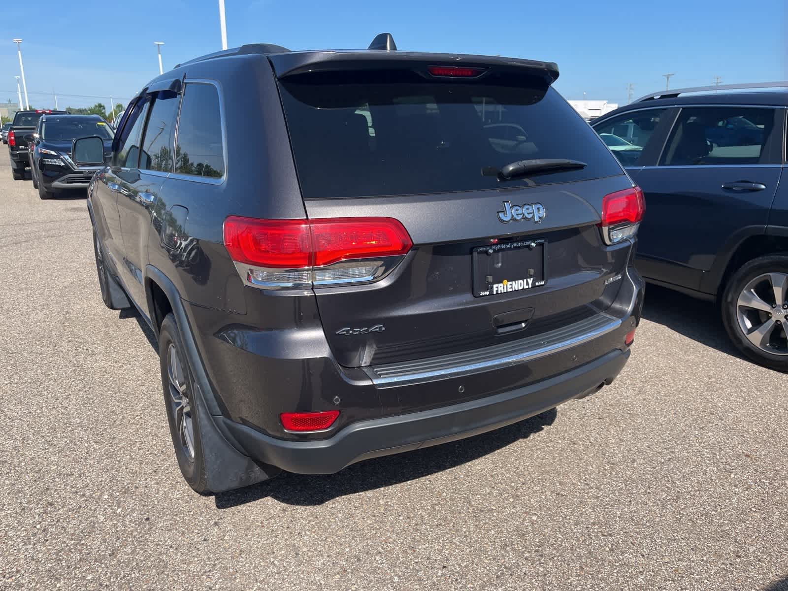 Thumbnail: 2017 Jeep Grand Cherokee - 10