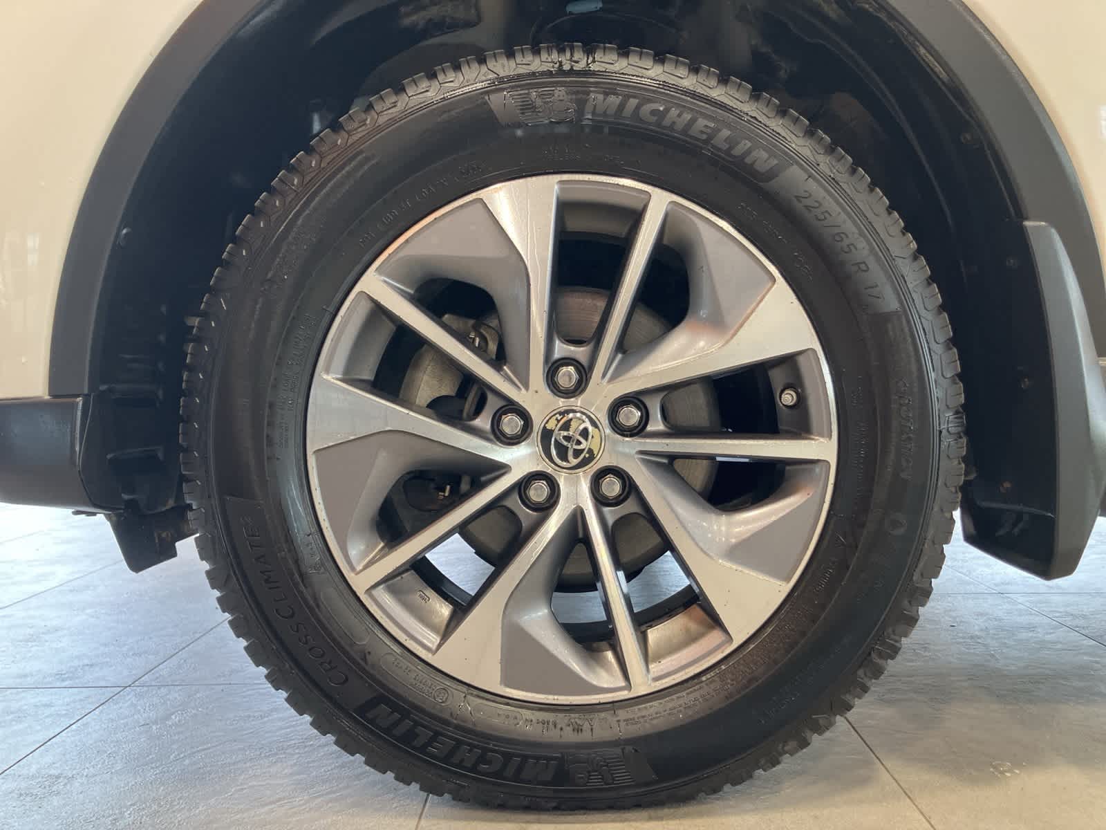 Thumbnail: 2017 Toyota RAV4 - 9