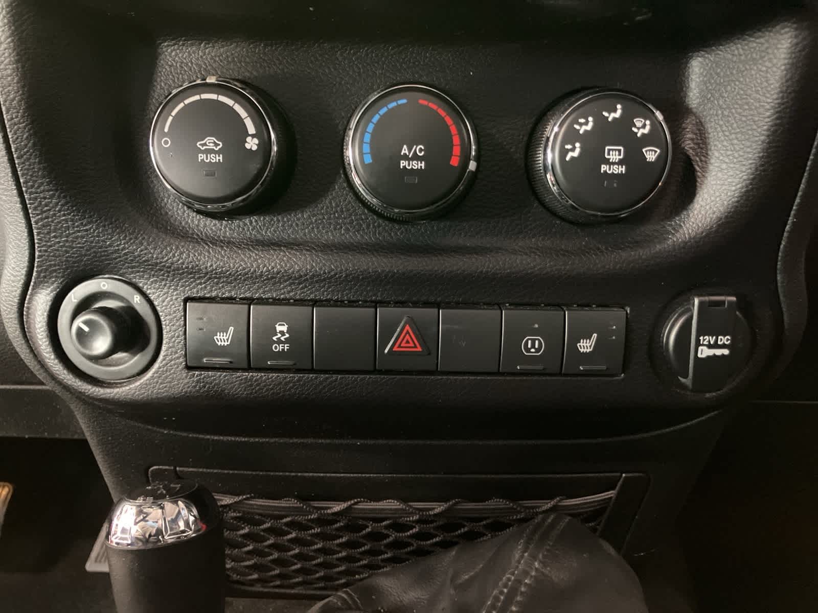 Thumbnail: 2017 Jeep Wrangler - 15