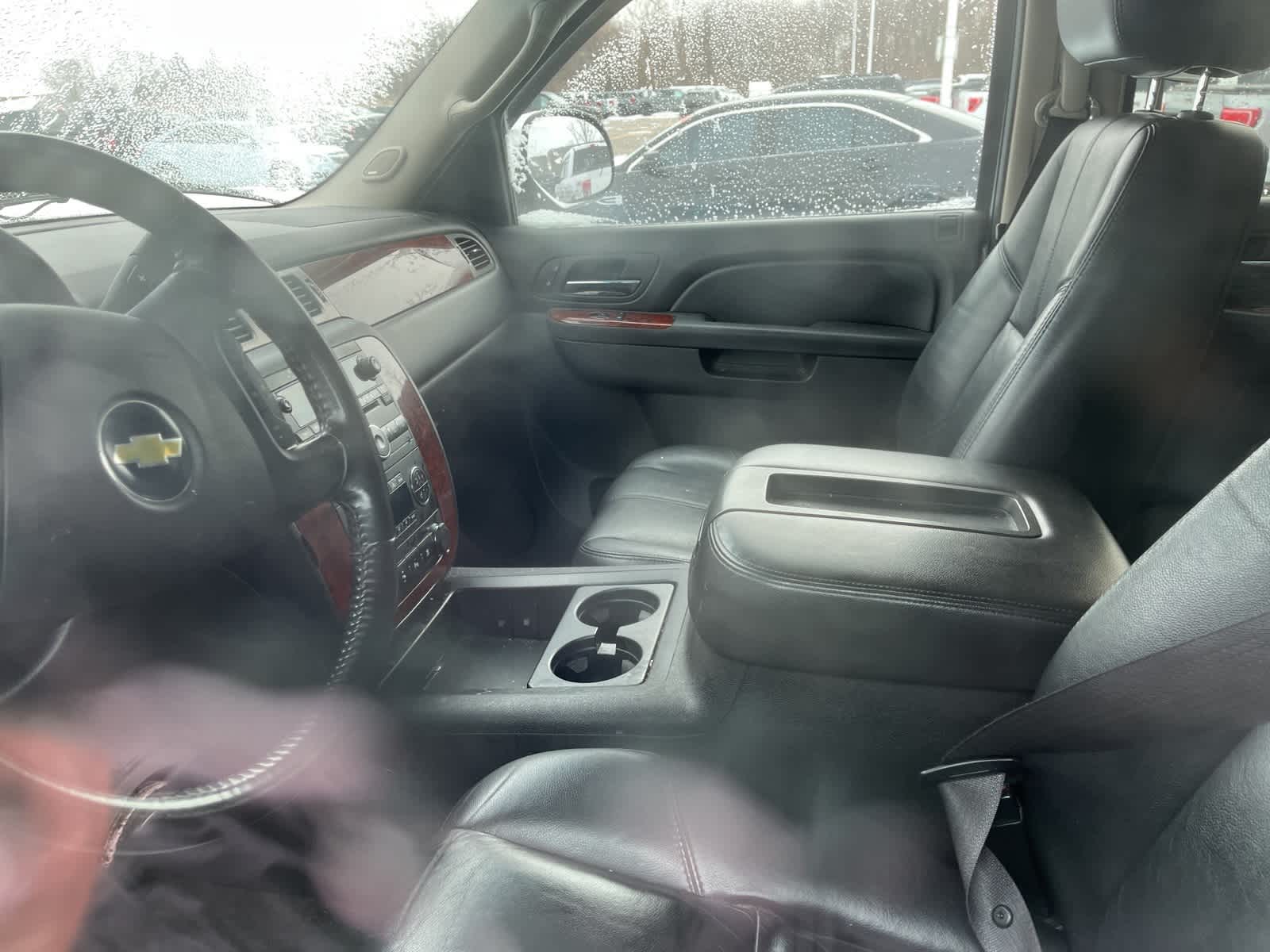 Thumbnail: 2010 Chevrolet Suburban - 26