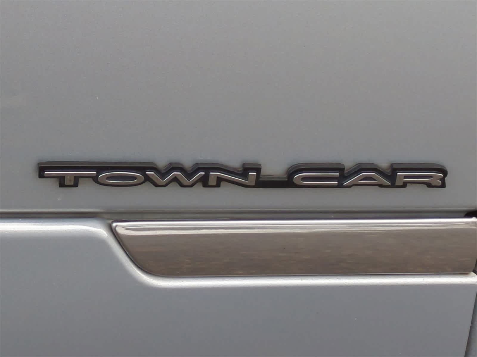 2000 Lincoln Town Car Signature 12