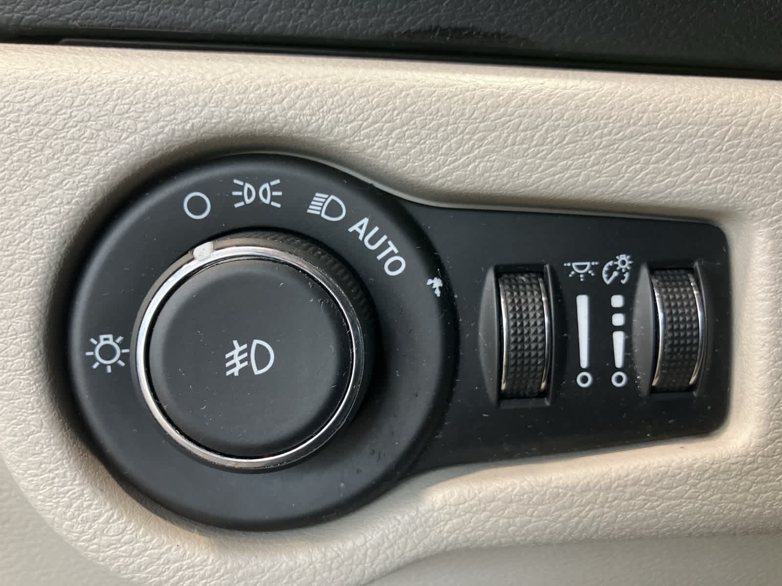 Thumbnail: 2018 Chrysler Pacifica - 13