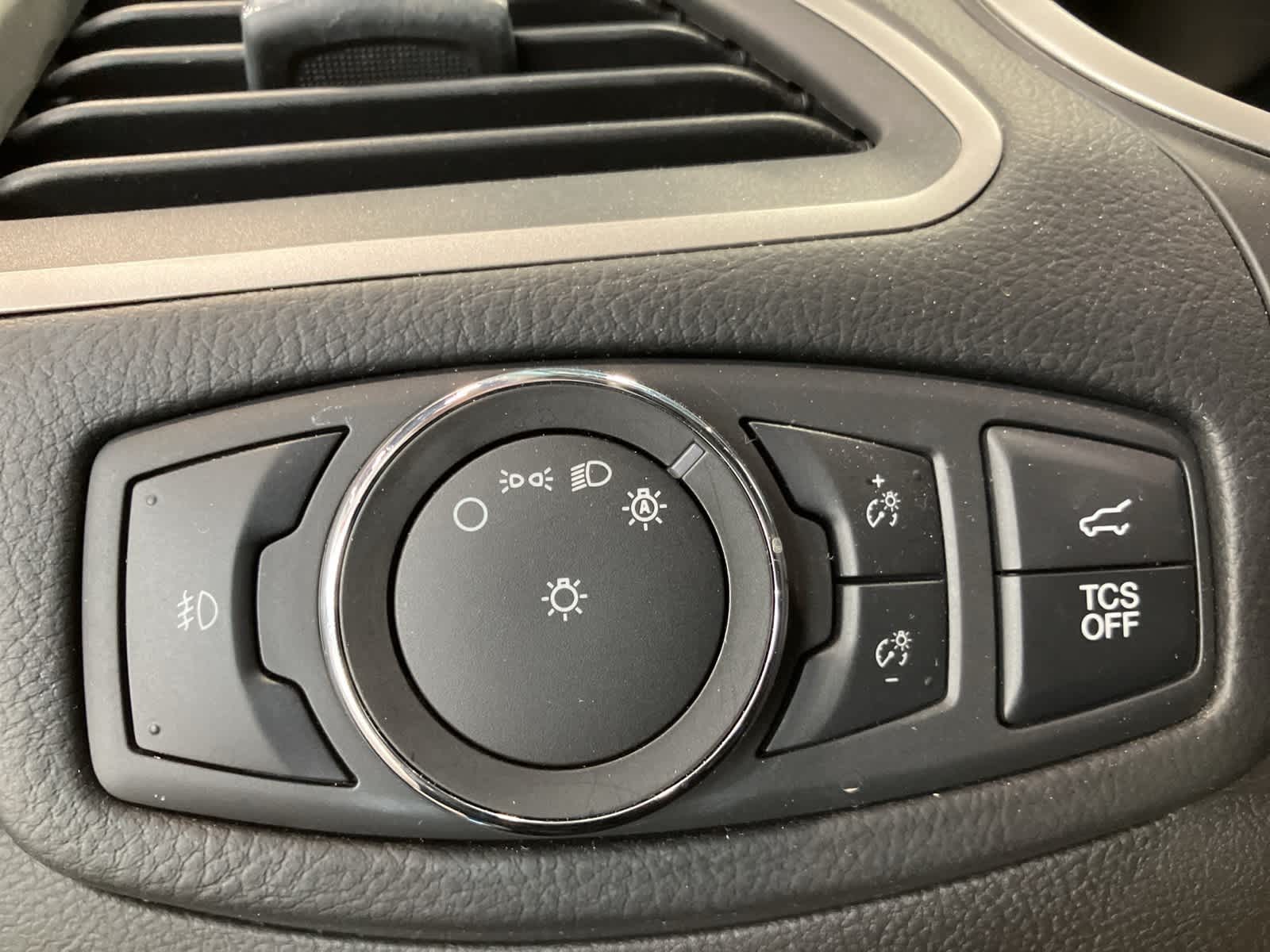 Thumbnail: 2020 Ford Edge - 14