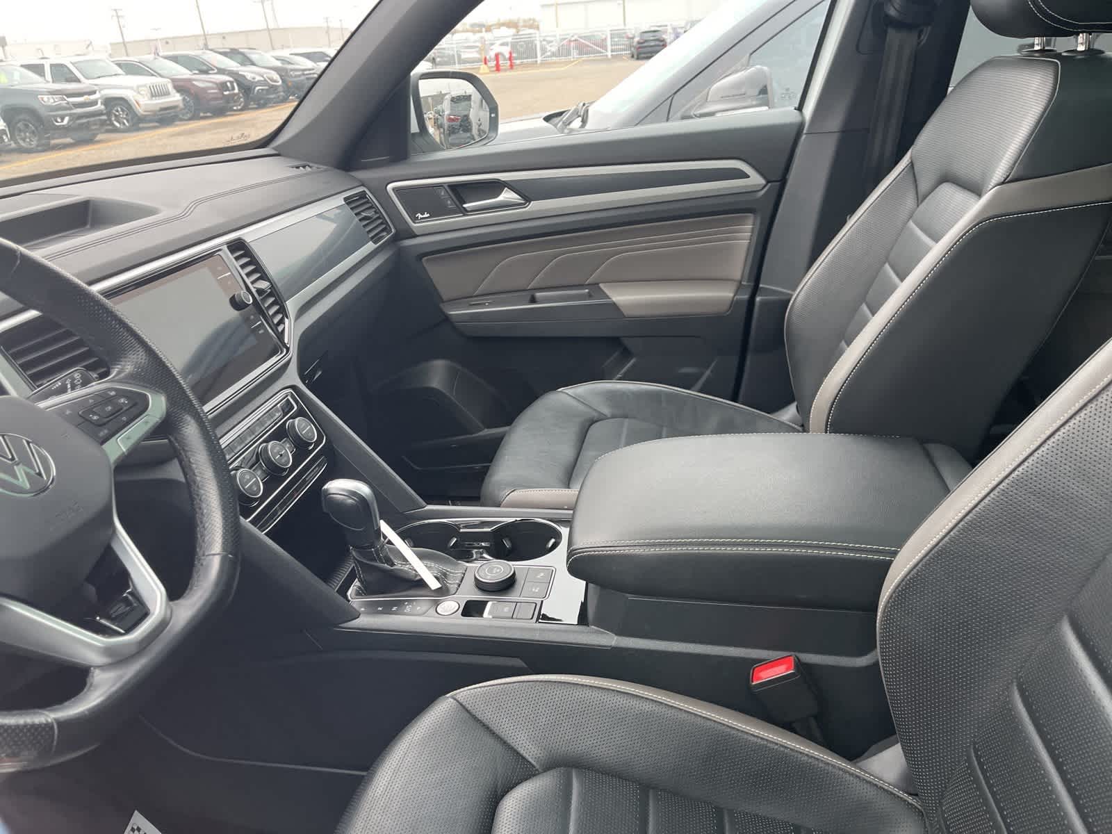 Thumbnail: 2023 Volkswagen Atlas - 31