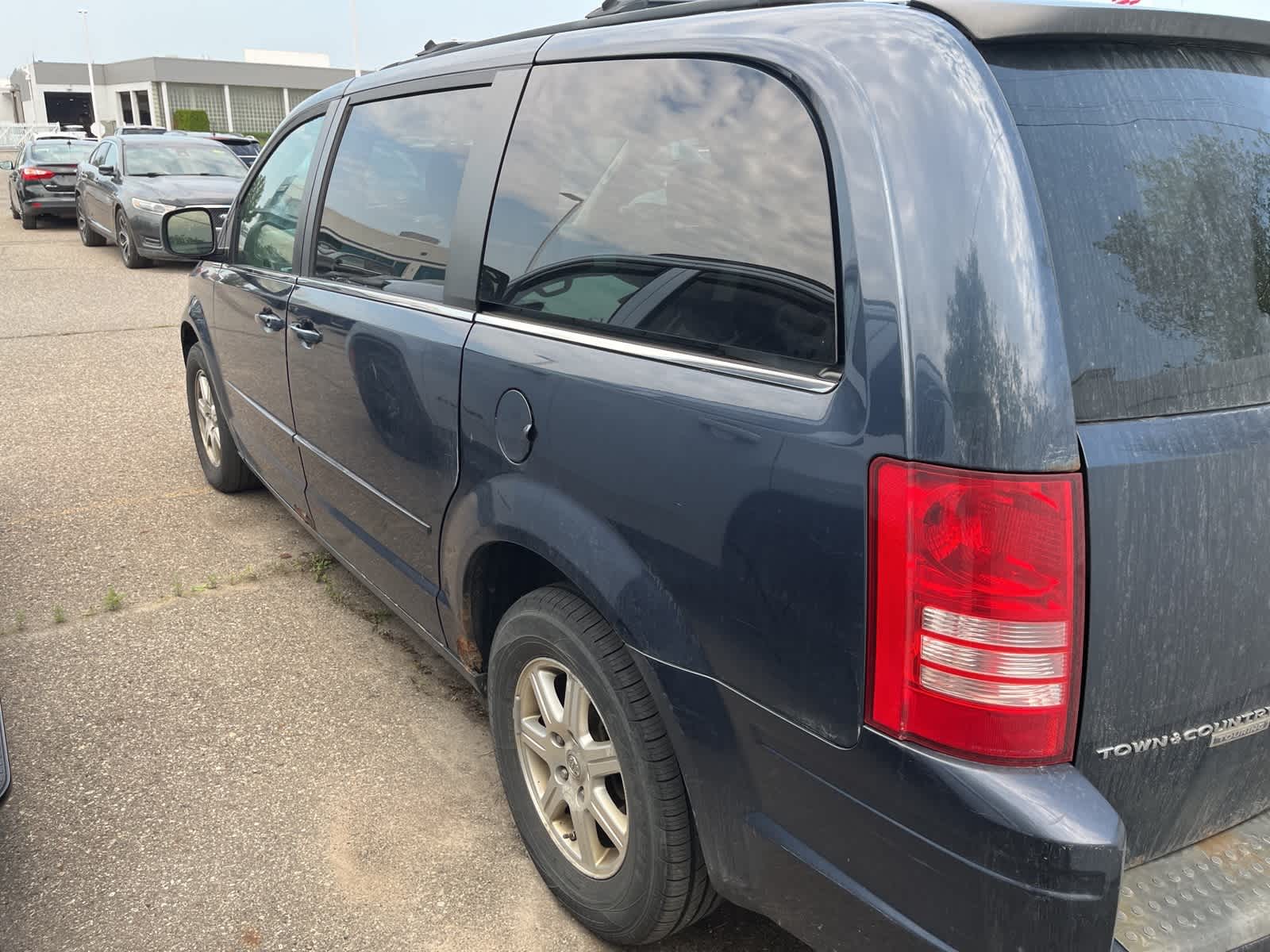 Thumbnail: 2008 Chrysler Town & Country - 10