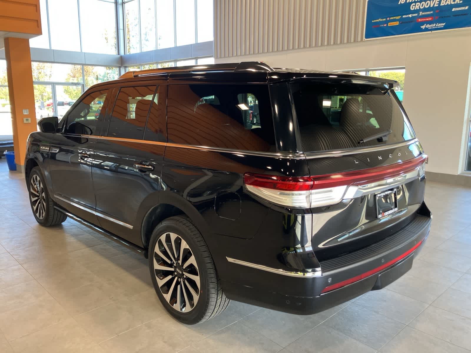 Thumbnail: 2023 Lincoln Navigator - 7