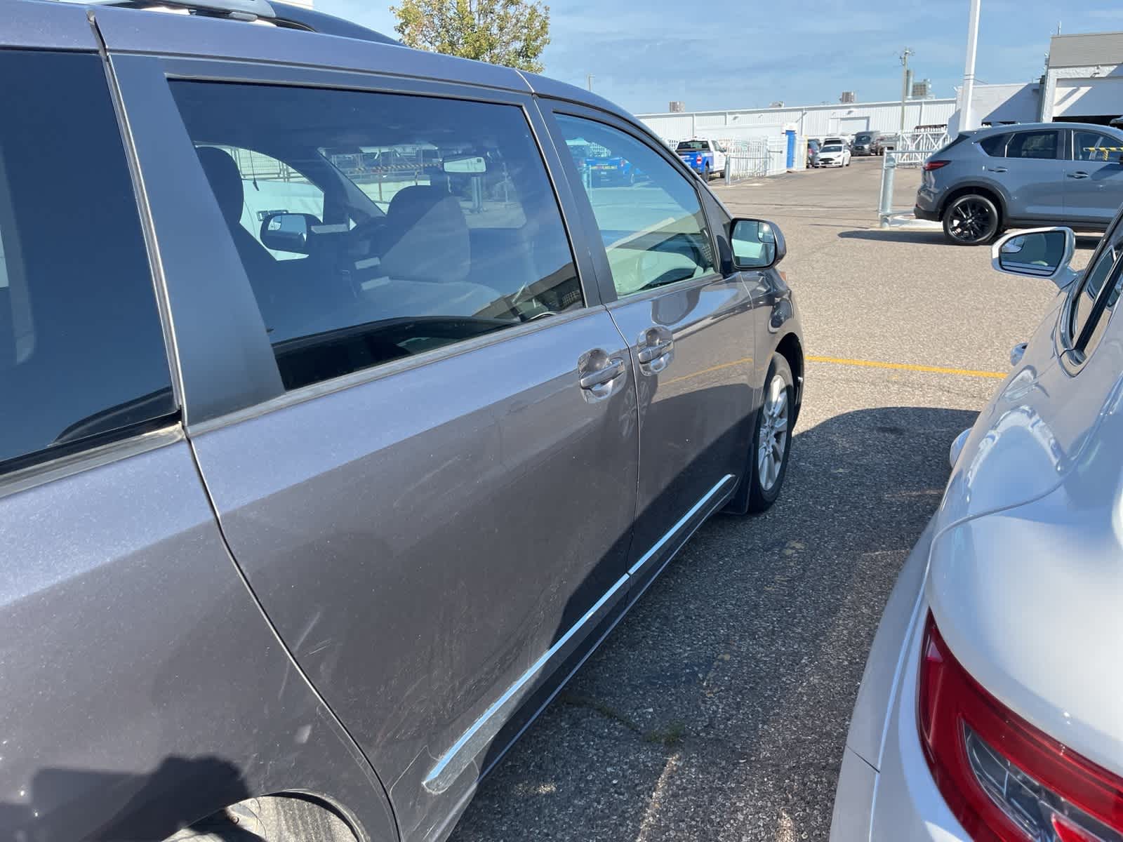 Thumbnail: 2015 Toyota Sienna - 17