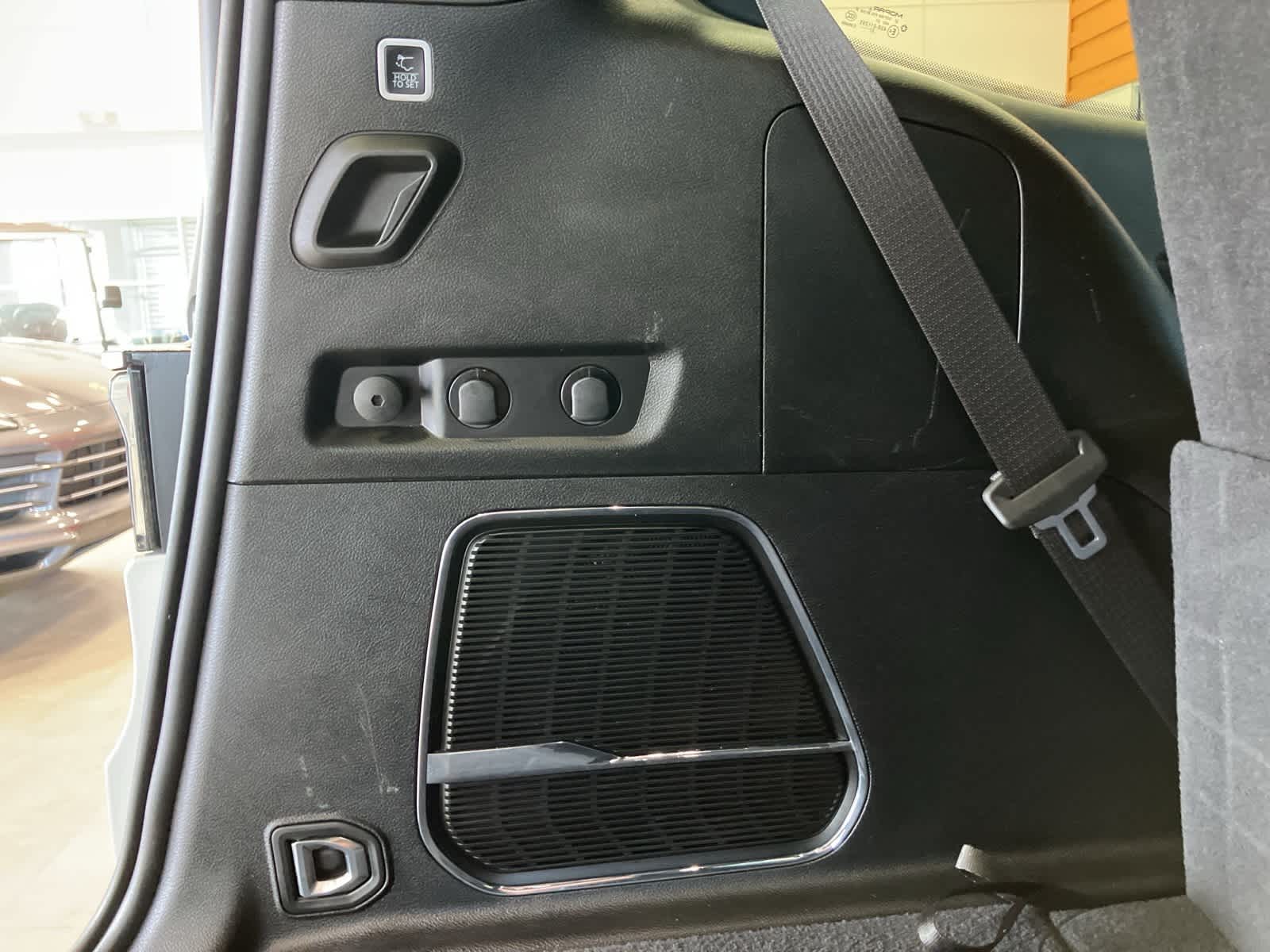 Thumbnail: 2022 Jeep Wagoneer - 32