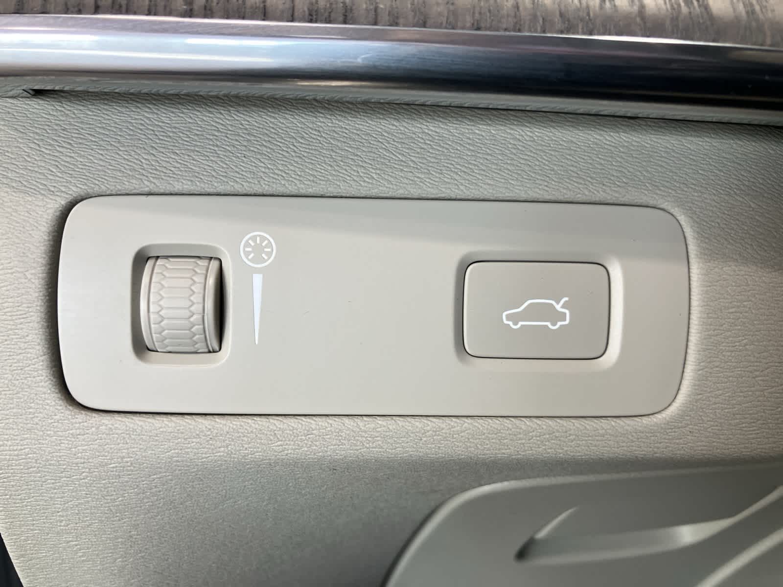 Thumbnail: 2022 Volvo XC90 - 15