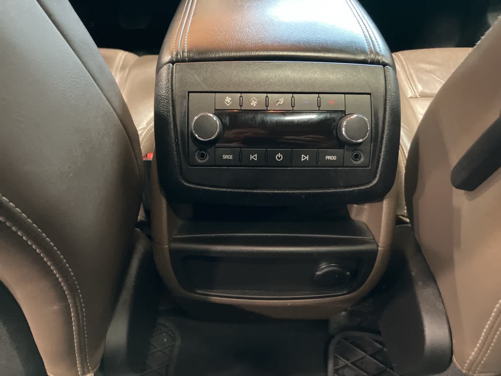 Thumbnail: 2013 GMC Acadia - 25