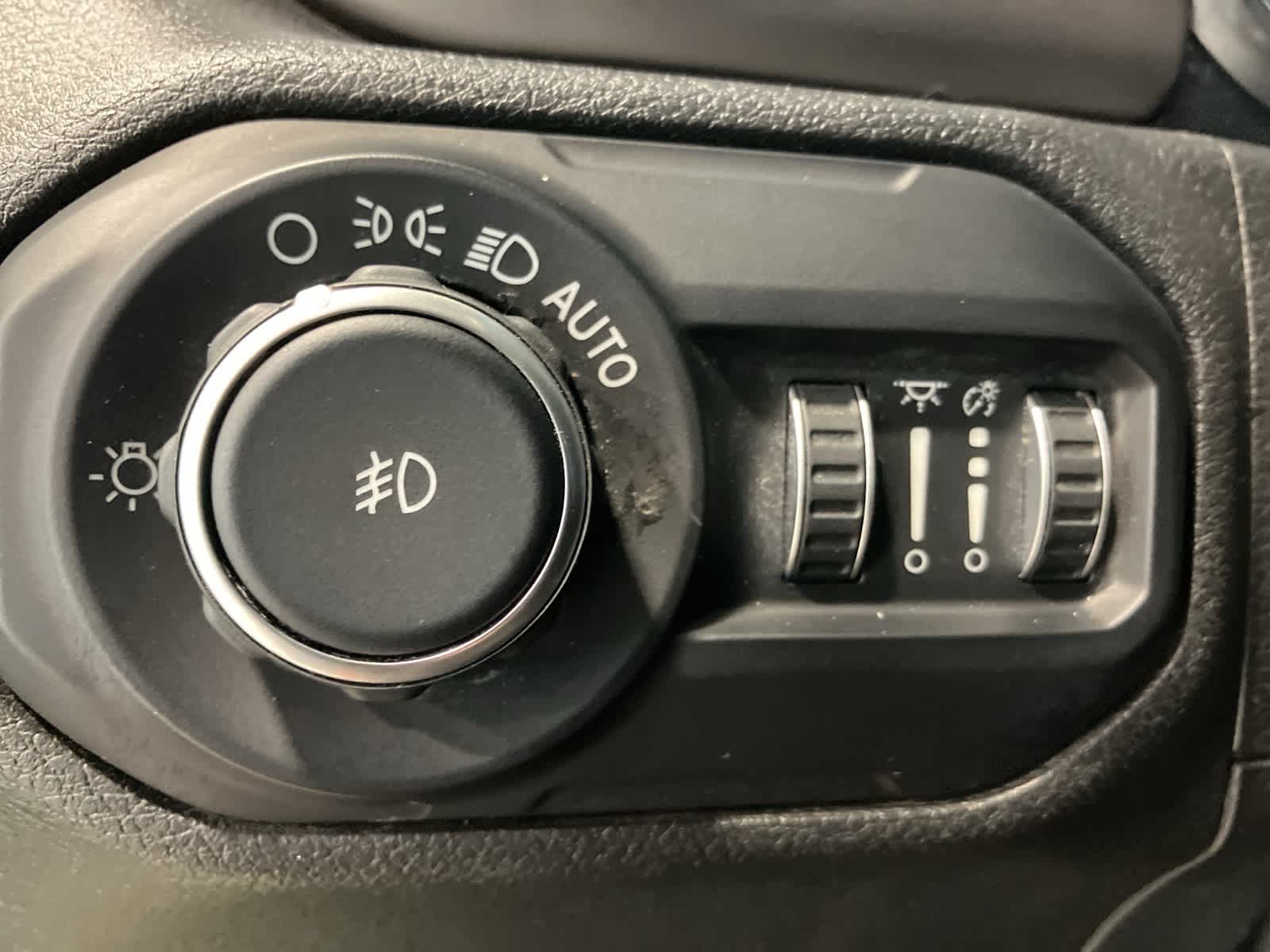 Thumbnail: 2019 Jeep Wrangler - 15