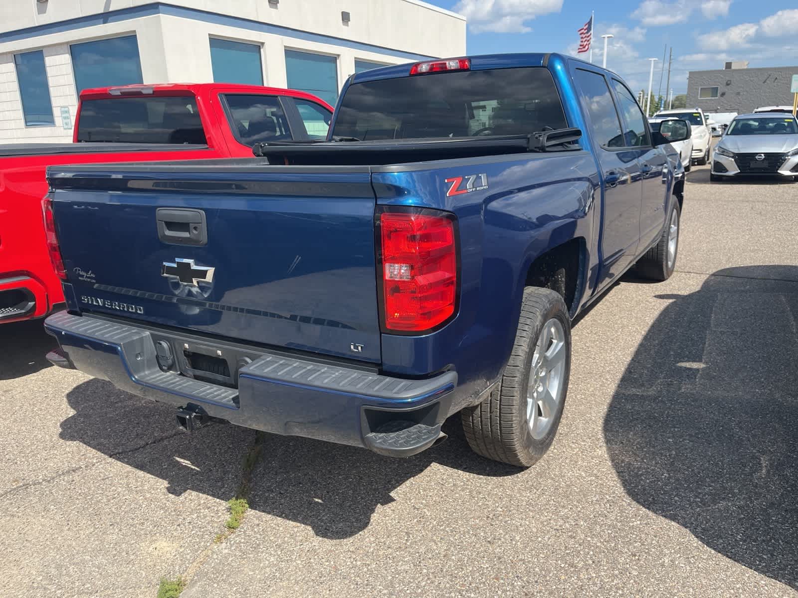 Thumbnail: 2018 Chevrolet Silverado 1500 - 12