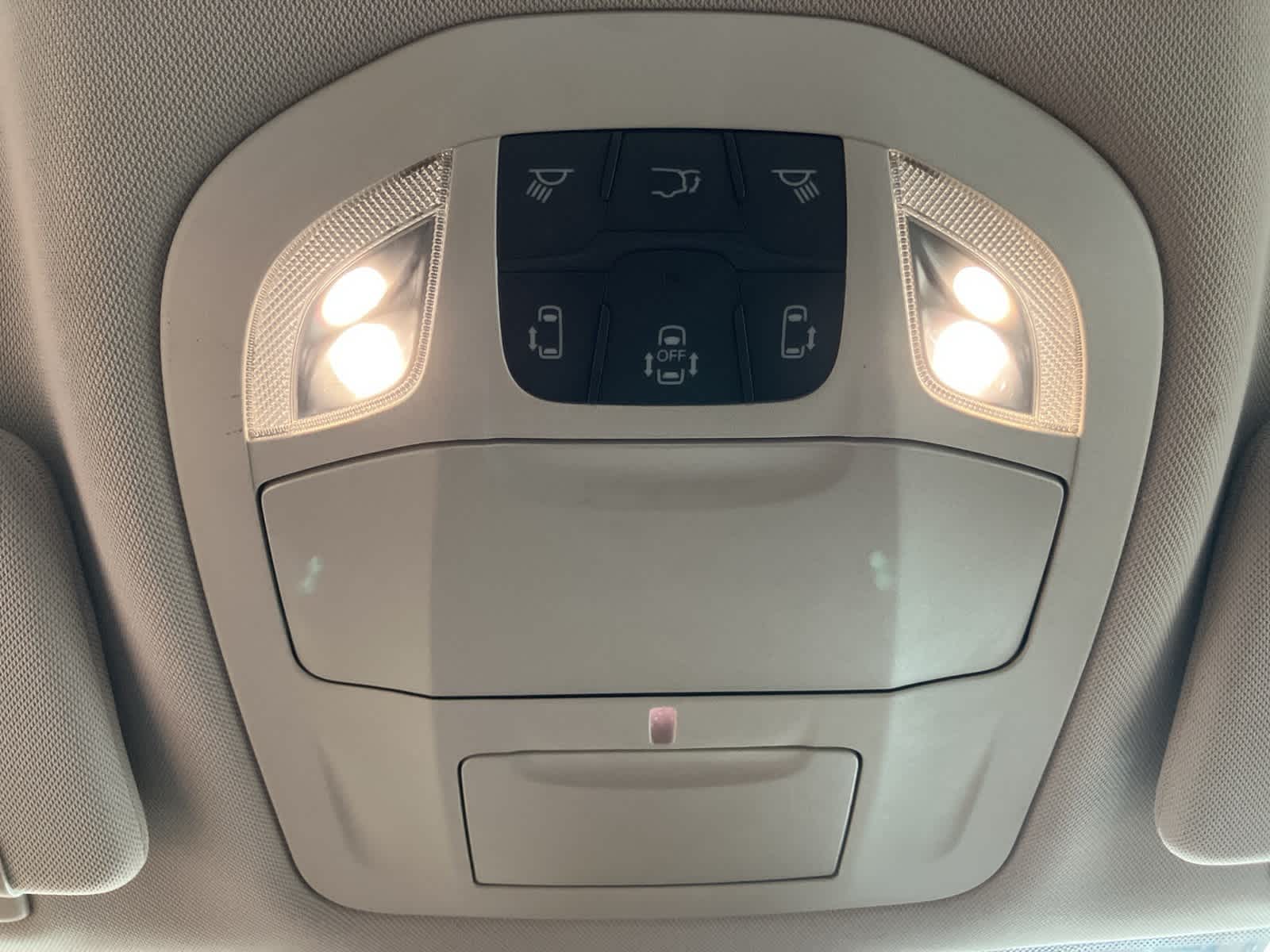 Thumbnail: 2018 Chrysler Pacifica - 21