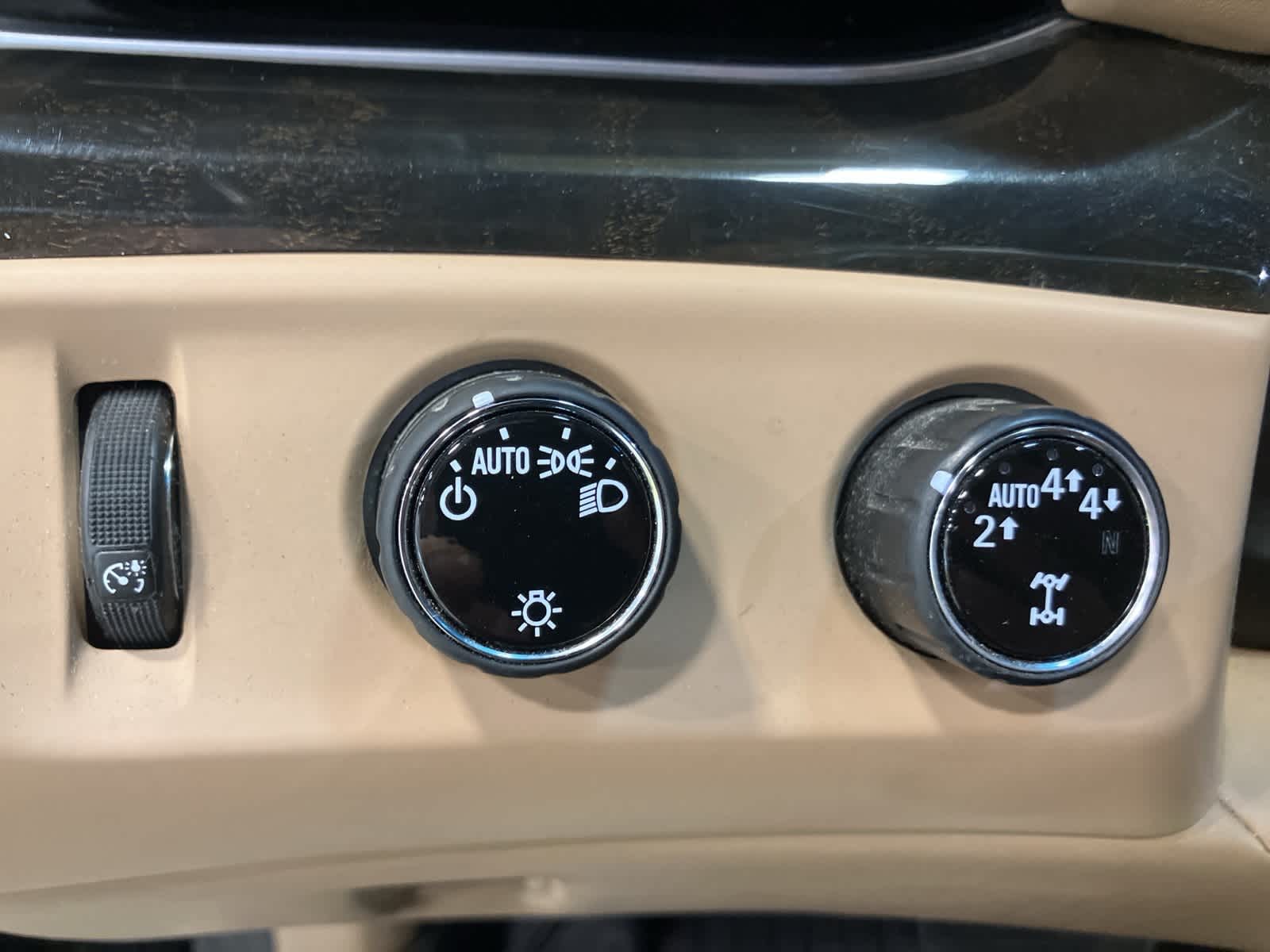 Thumbnail: 2019 Cadillac Escalade - 18