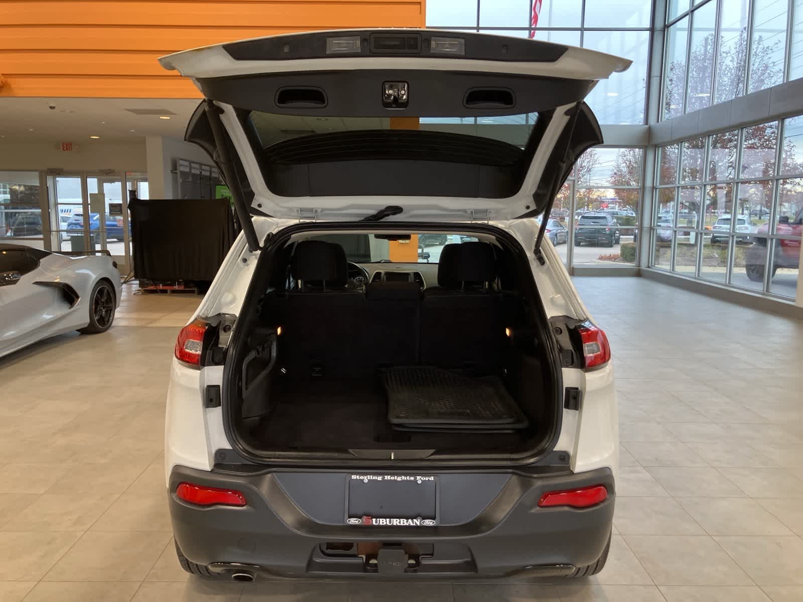 Thumbnail: 2016 Jeep Cherokee - 32