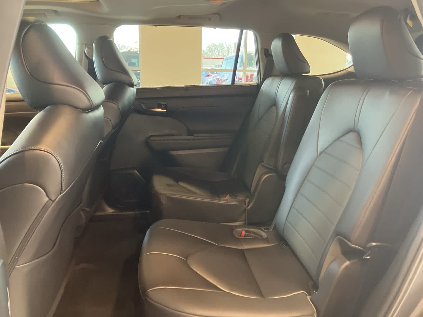 Thumbnail: 2023 Toyota Highlander - 28