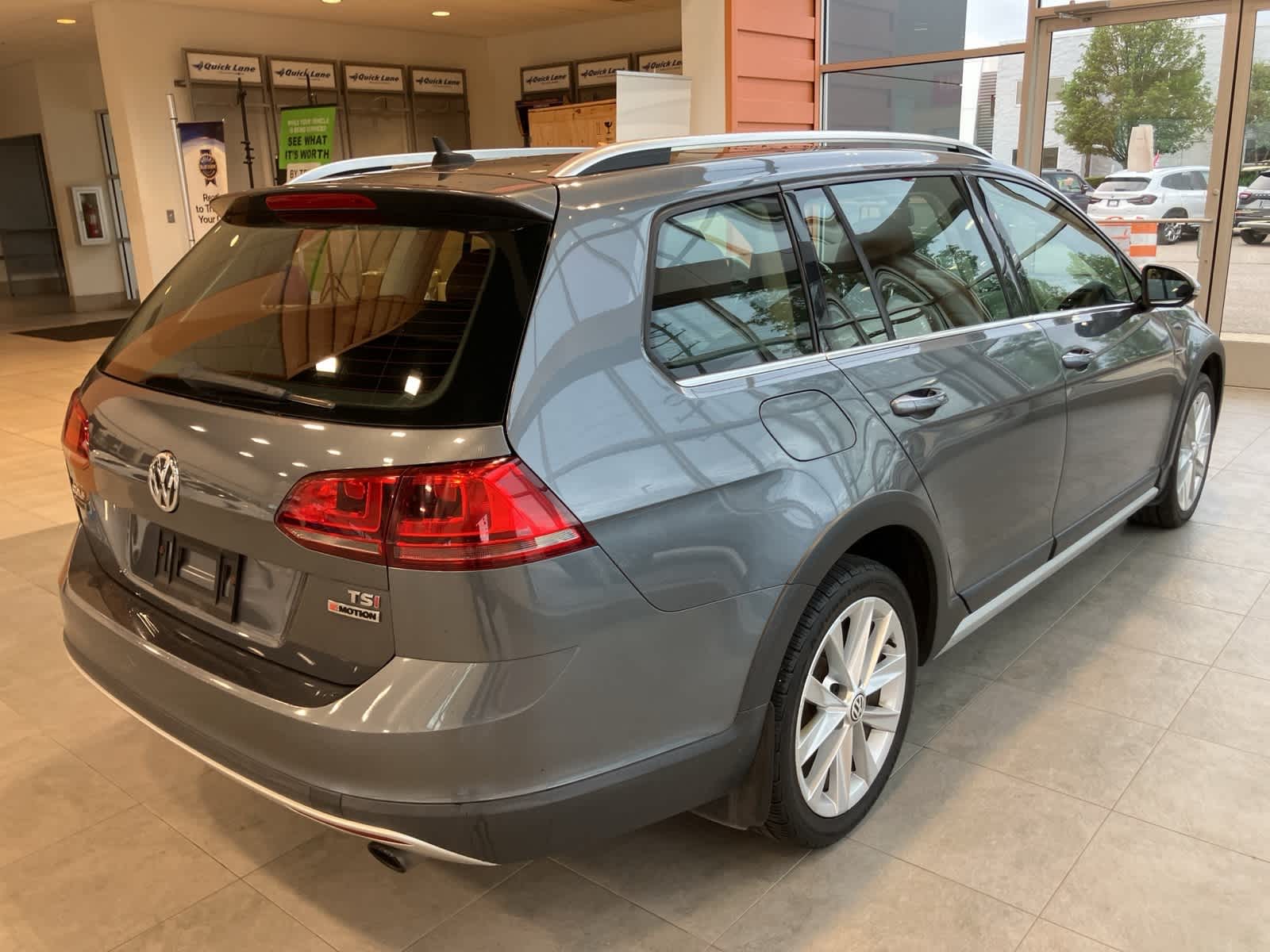 Thumbnail: 2017 Volkswagen Golf - 4