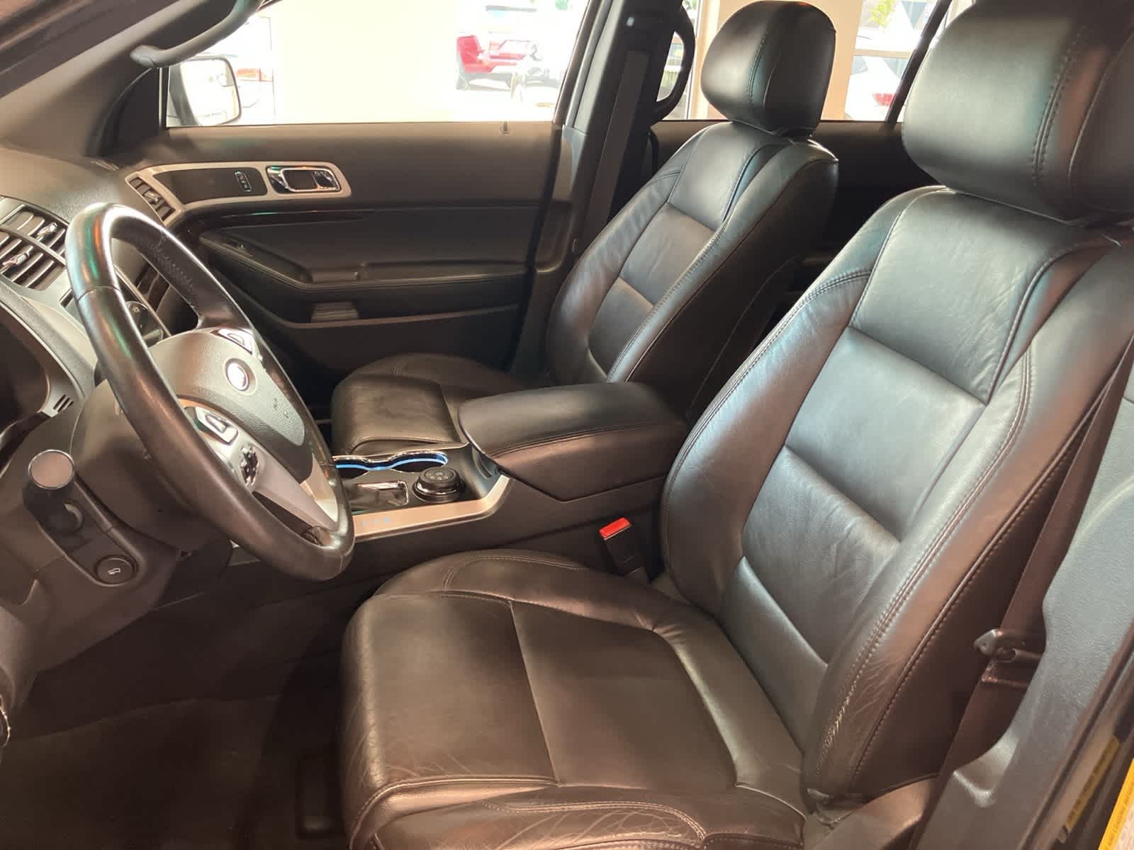 Thumbnail: 2015 Ford Explorer - 13
