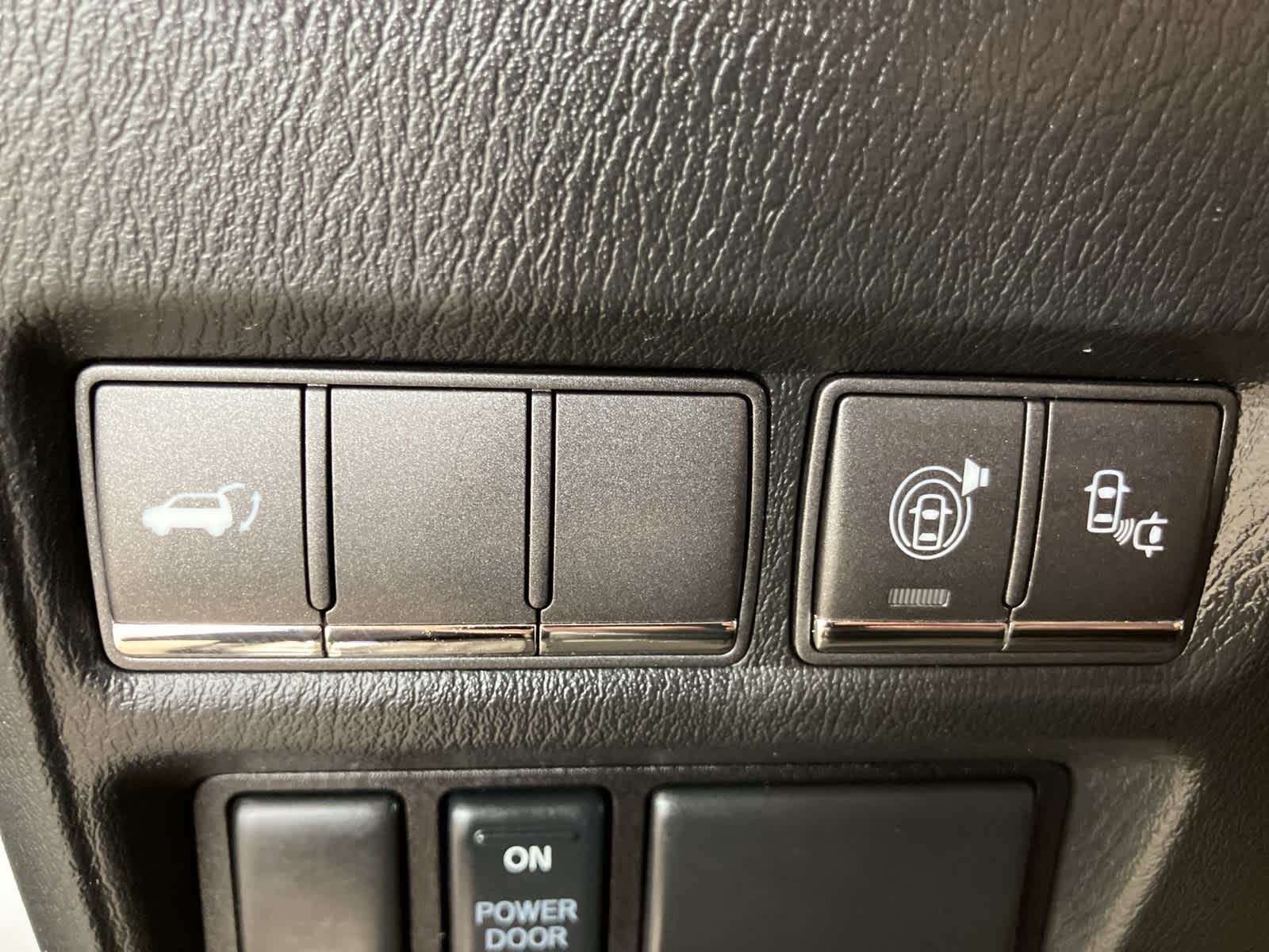 Thumbnail: 2015 INFINITI QX80 - 18