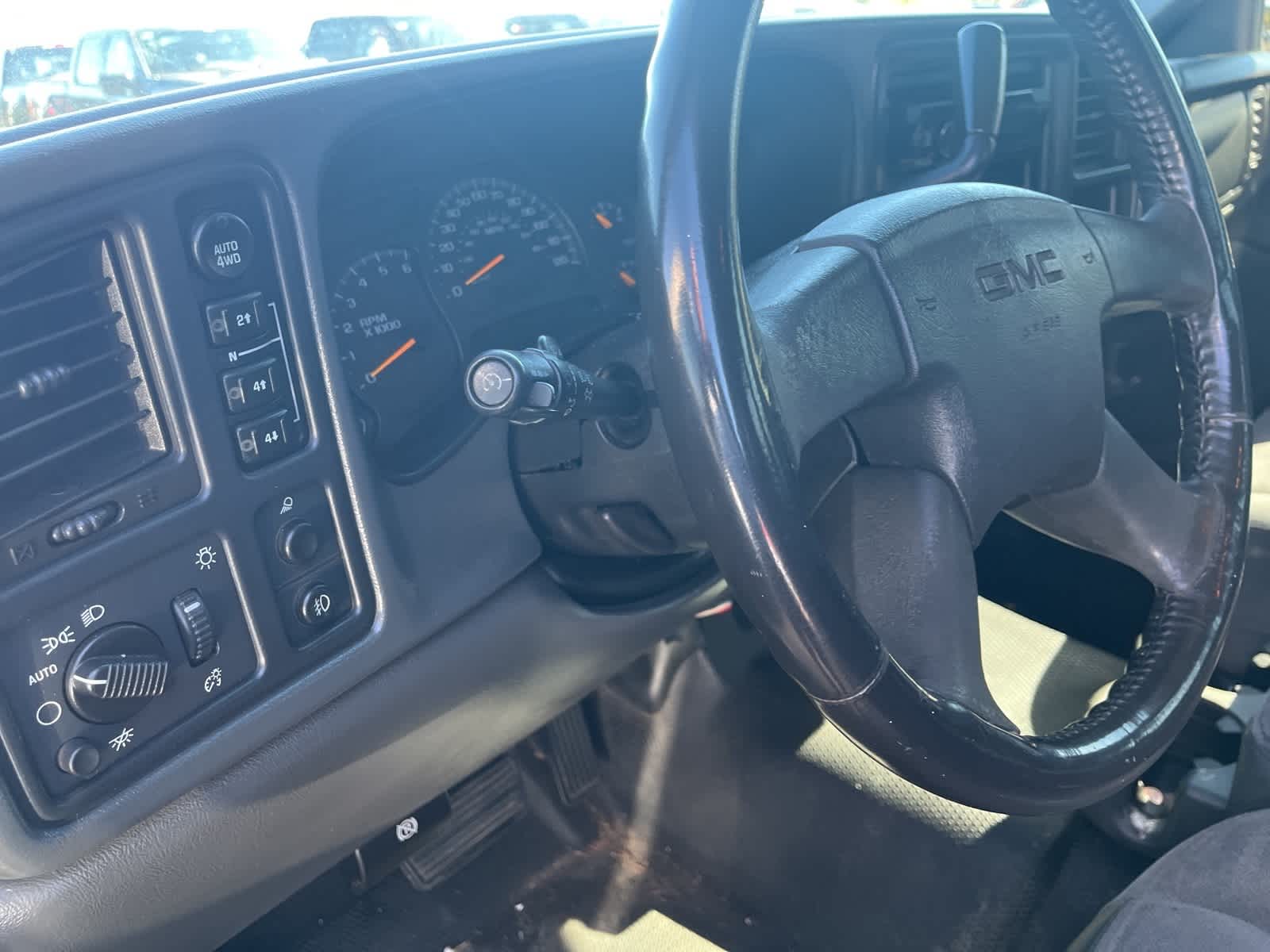 Thumbnail: 2005 GMC Sierra 1500 - 27