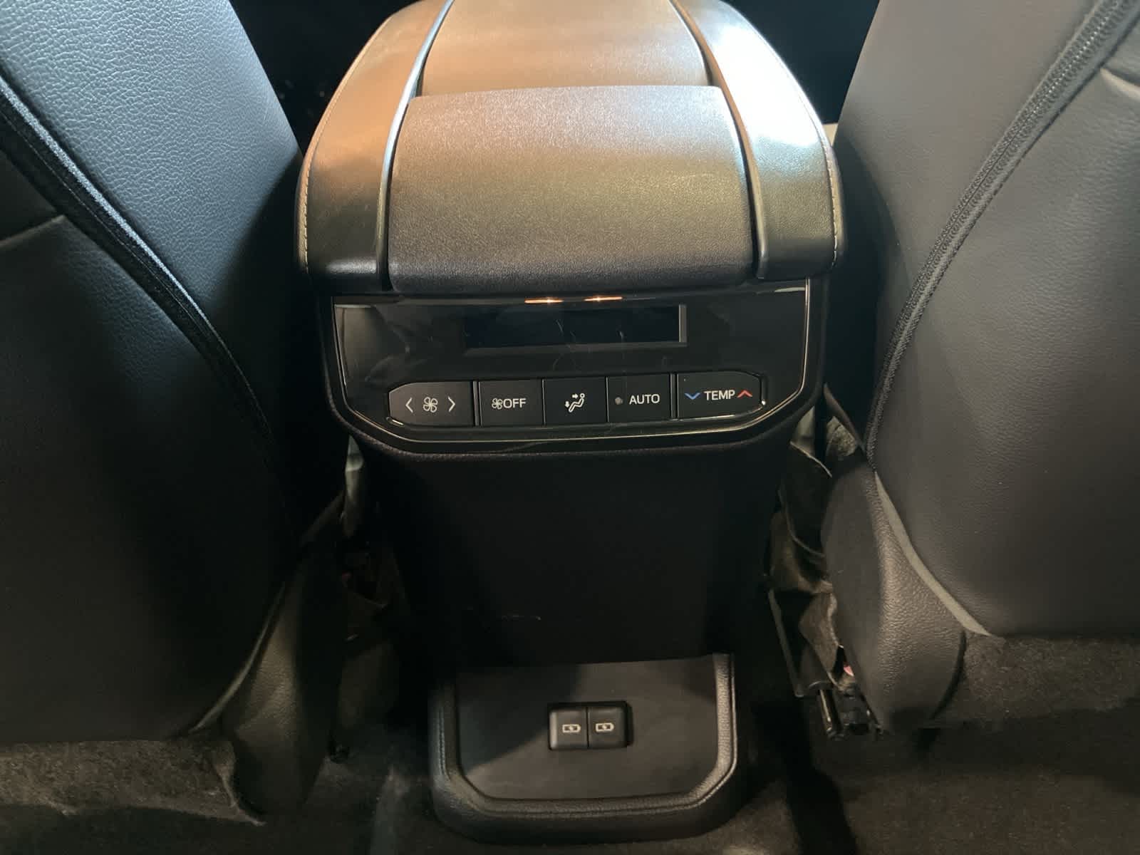 Thumbnail: 2023 Toyota Highlander - 27