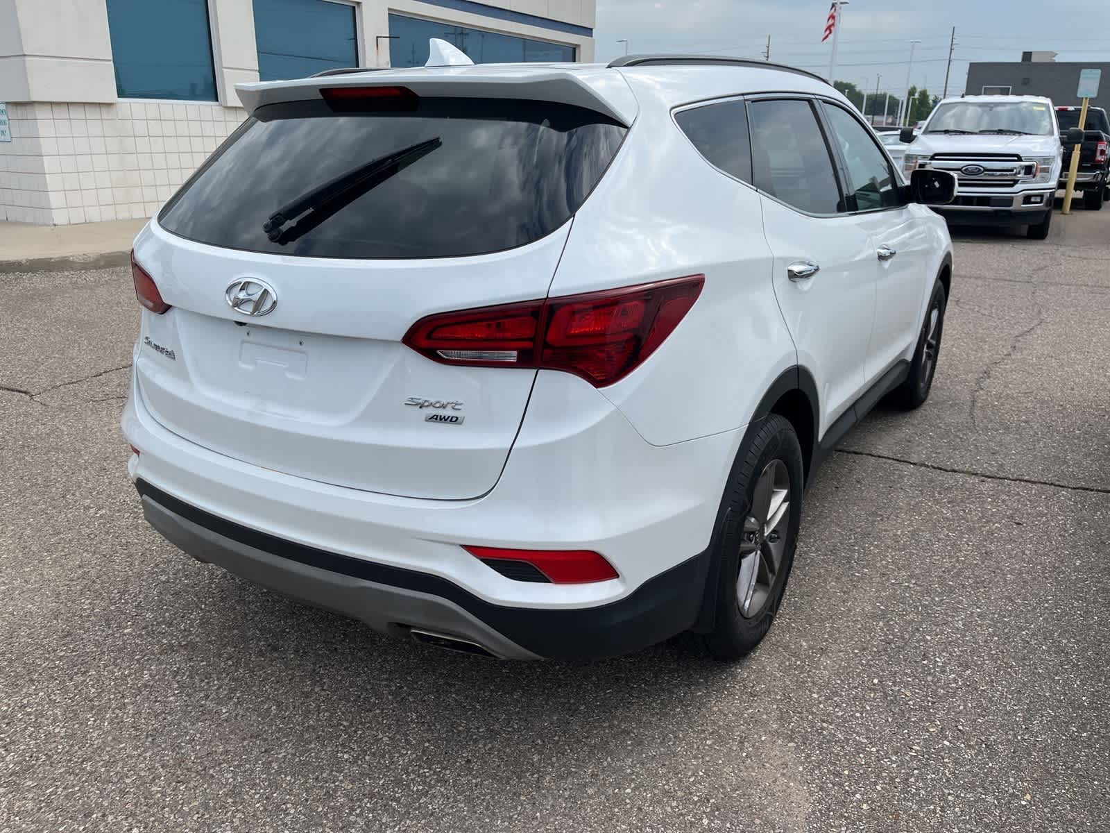 Thumbnail: 2018 Hyundai Santa Fe - 10
