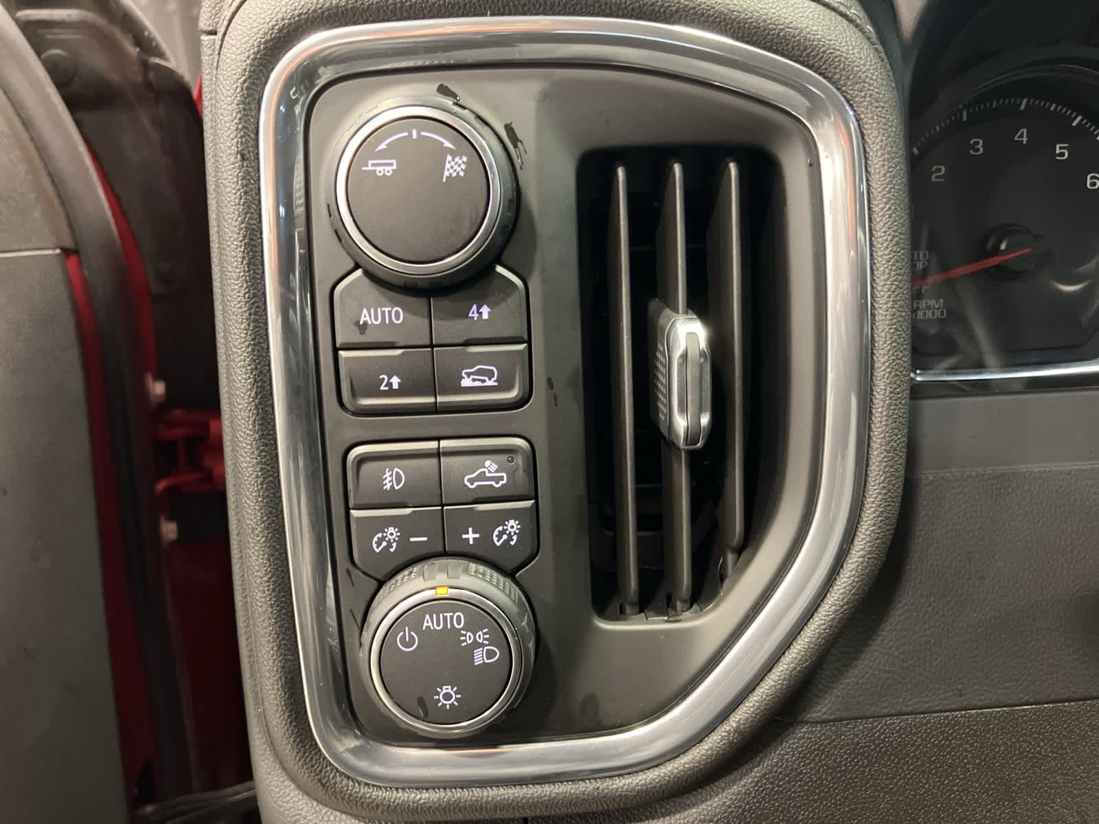 Thumbnail: 2019 Chevrolet Silverado 1500 - 13