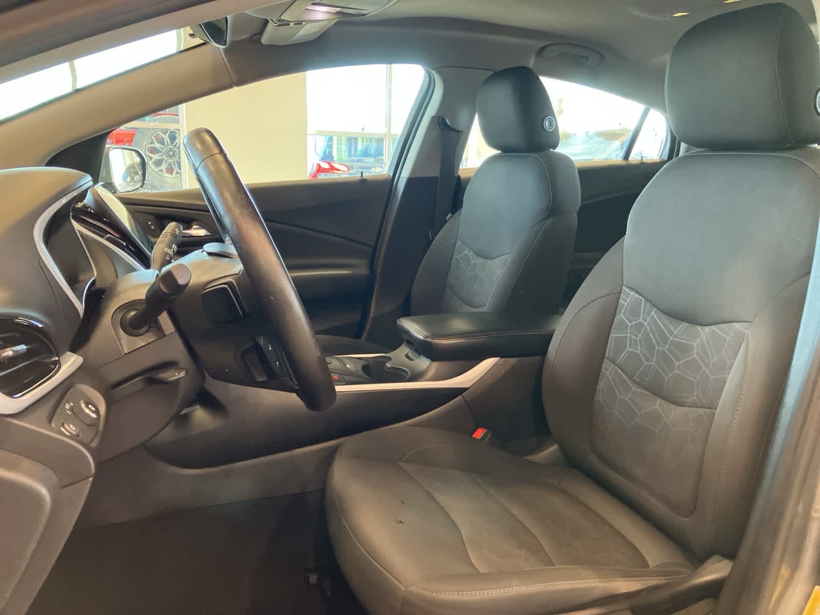 Thumbnail: 2017 Chevrolet Volt - 11