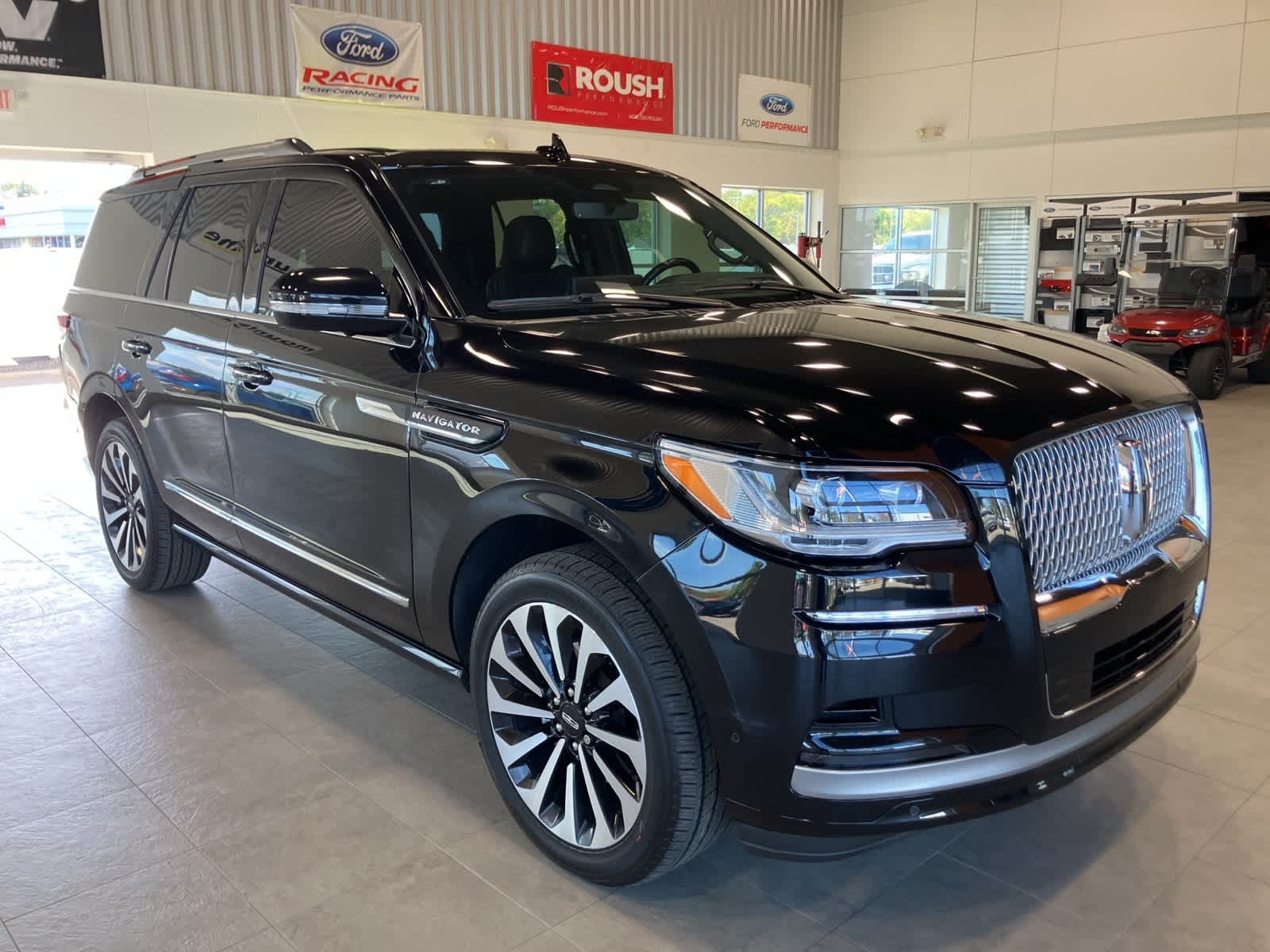 Thumbnail: 2023 Lincoln Navigator - 3