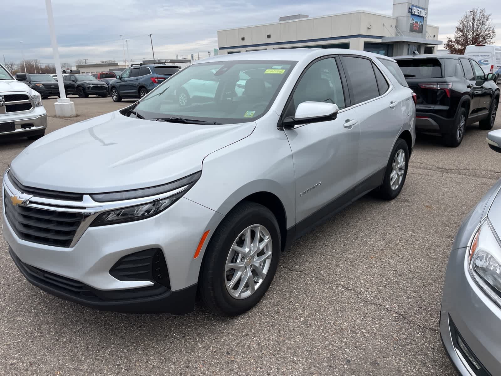 Thumbnail: 2022 Chevrolet Equinox - 4